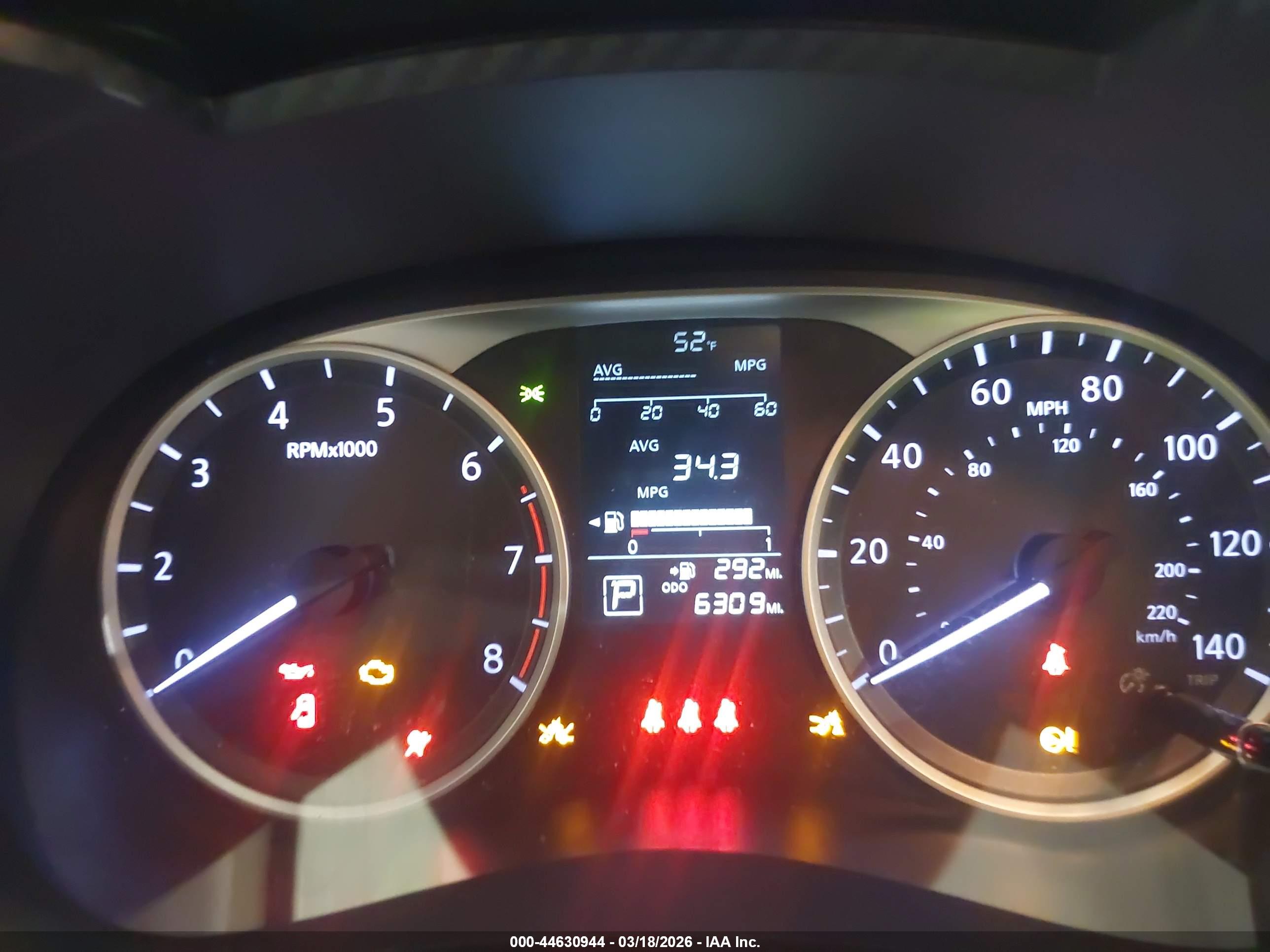 NISSAN VERSA image 7