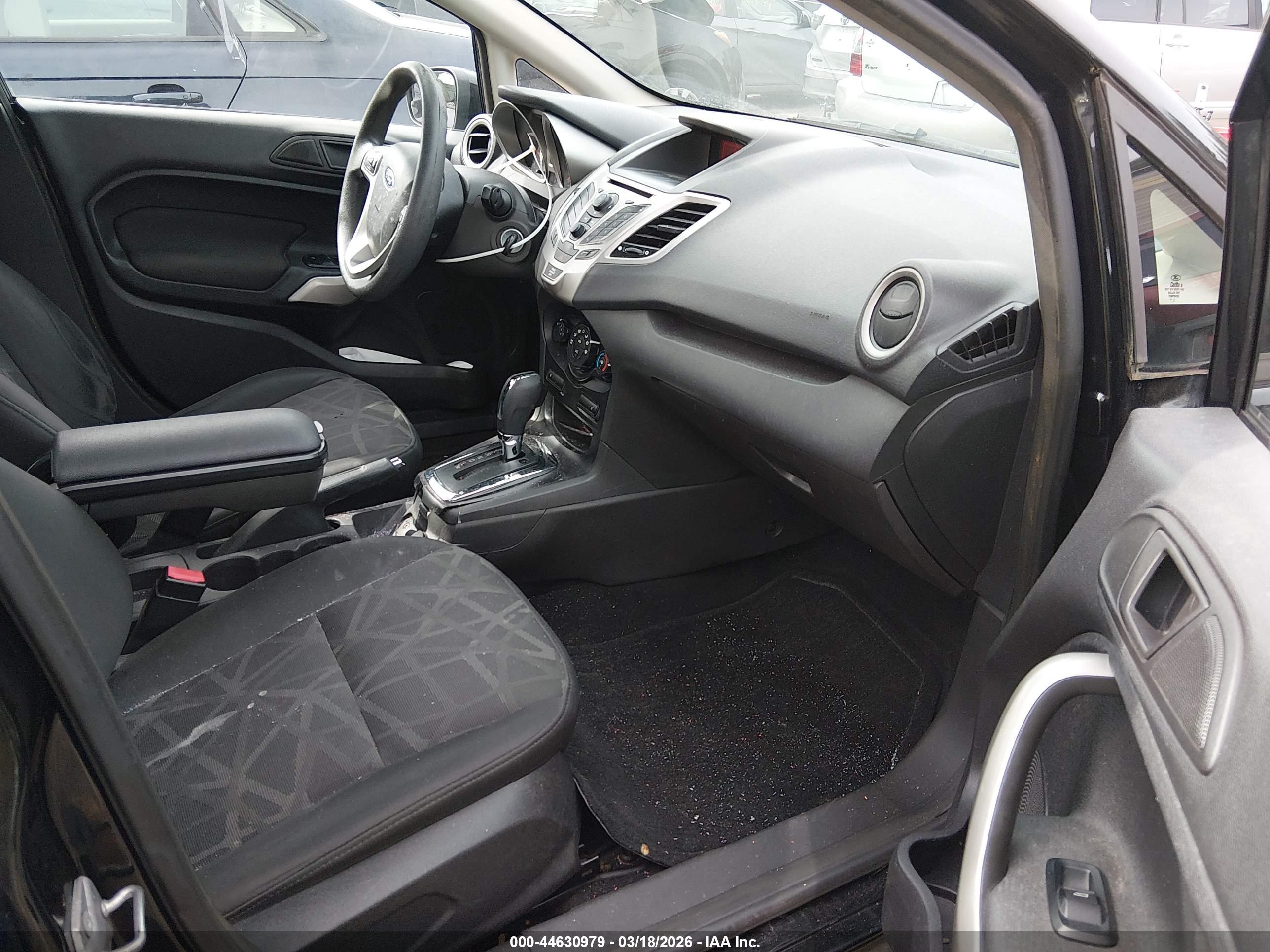 FORD FIESTA image 5