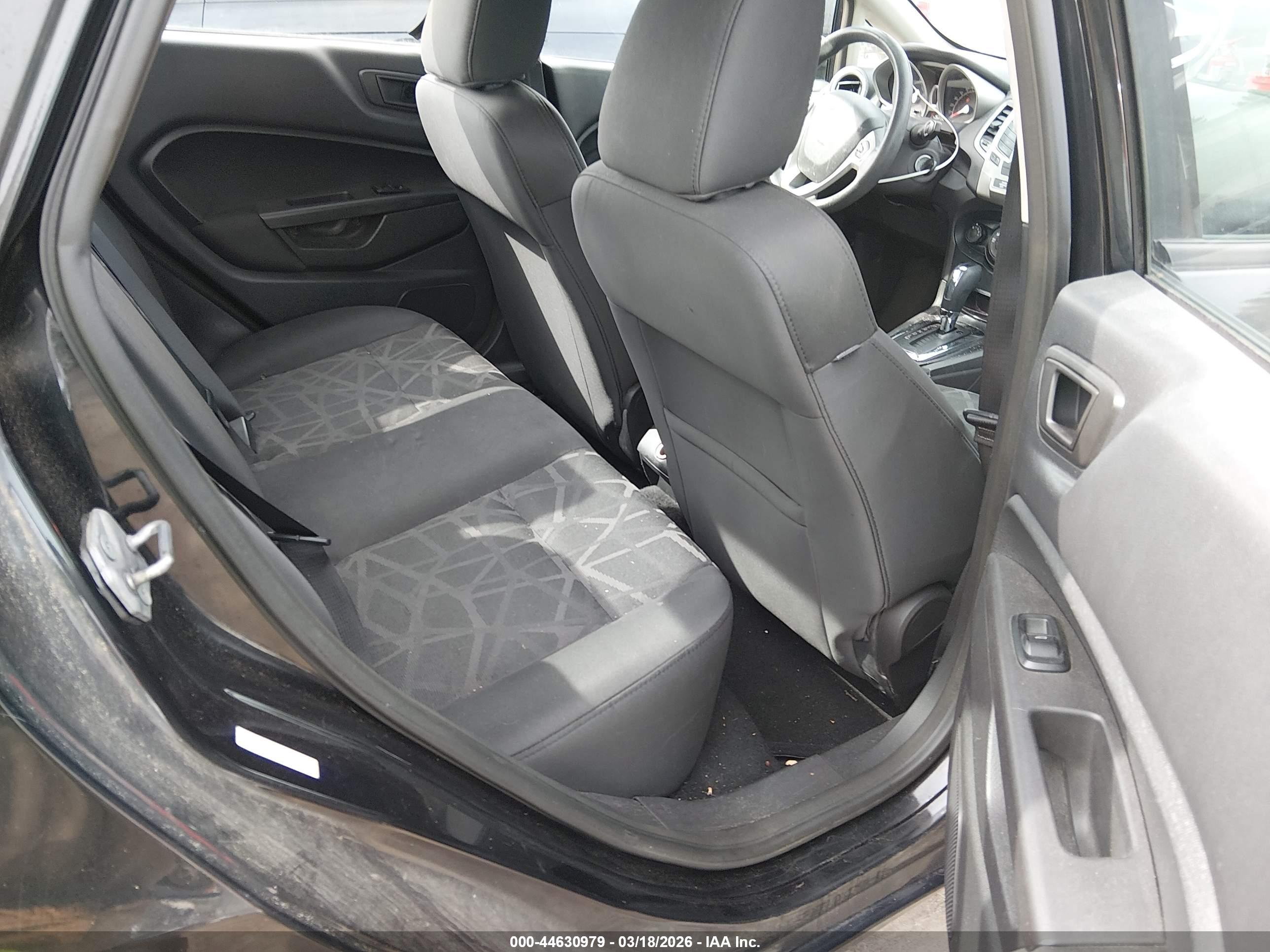 FORD FIESTA image 8