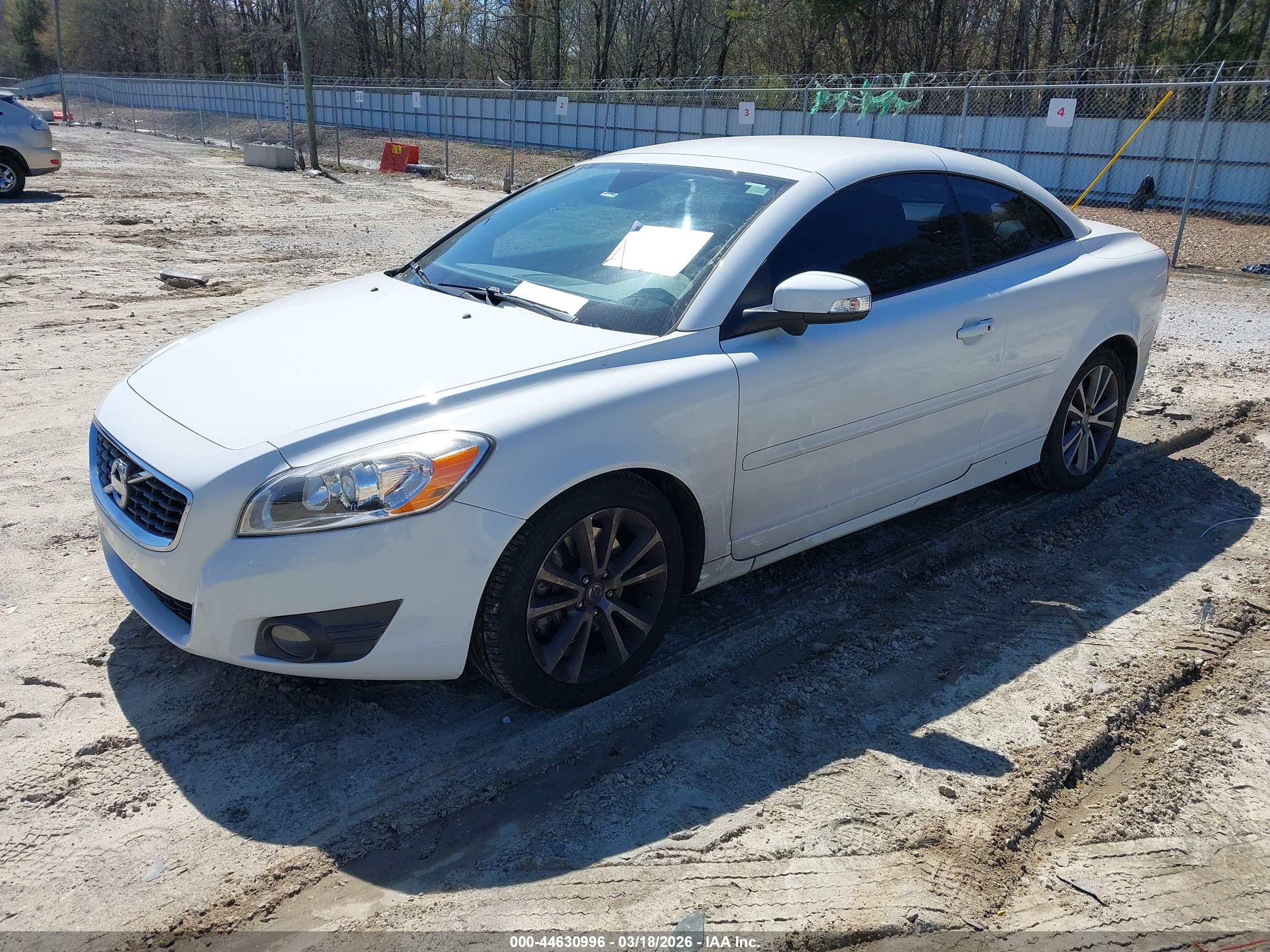 VOLVO C70 image 2