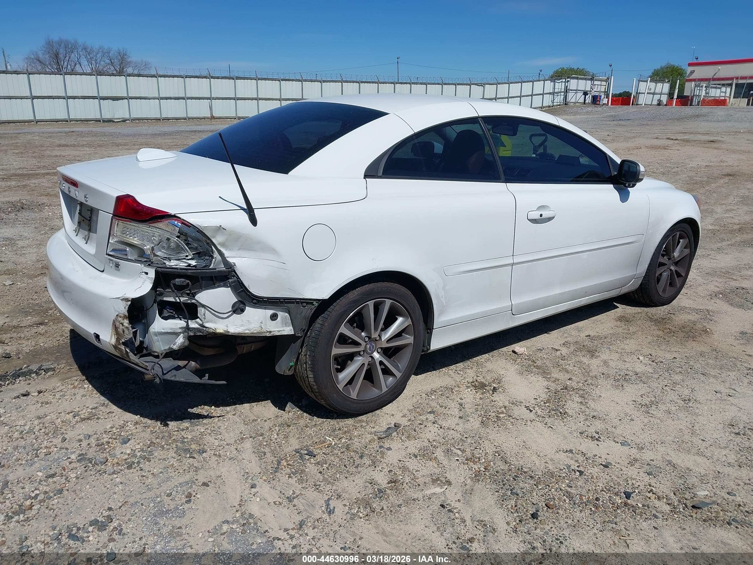 VOLVO C70 image 4