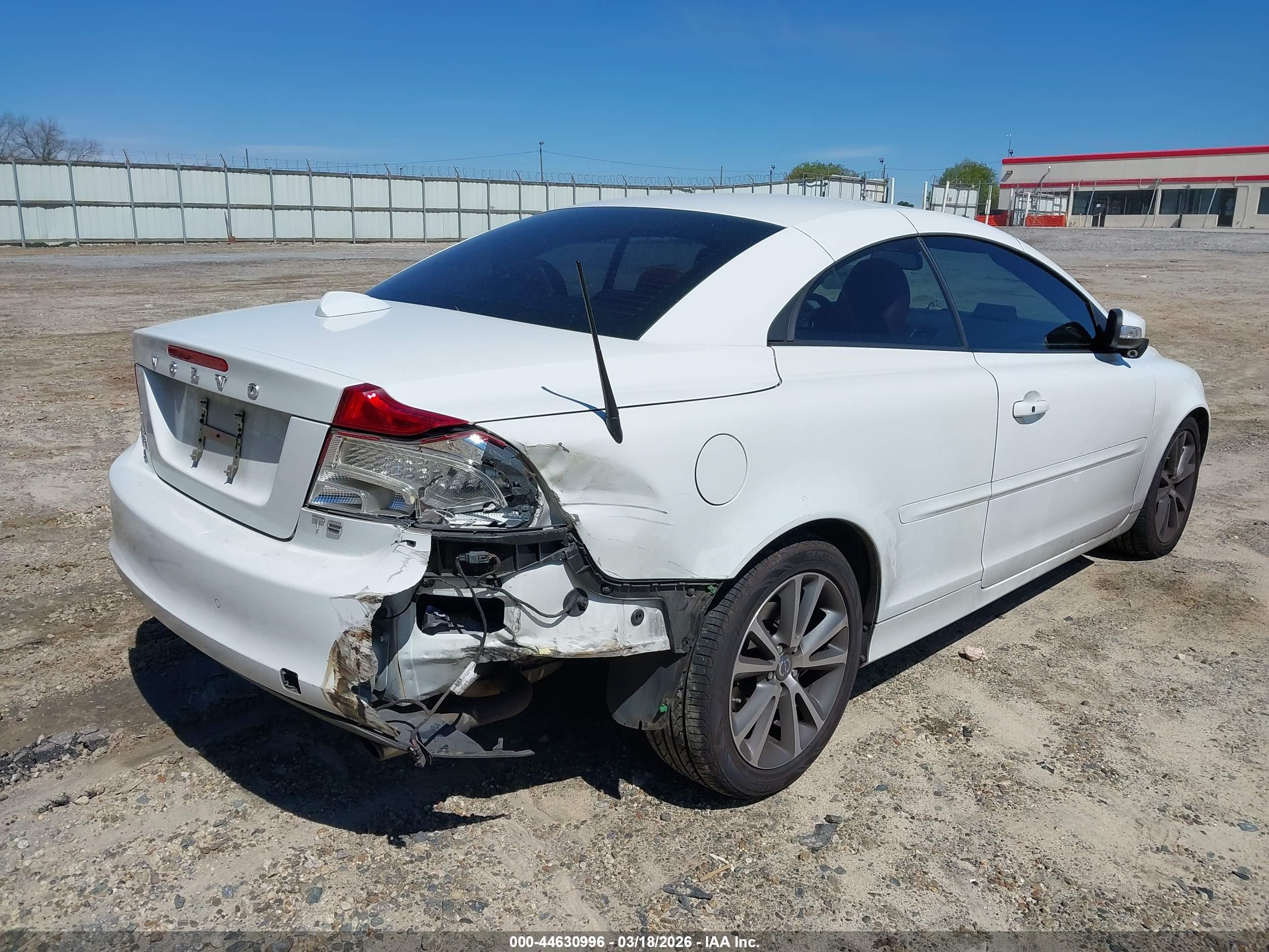 VOLVO C70 image 6
