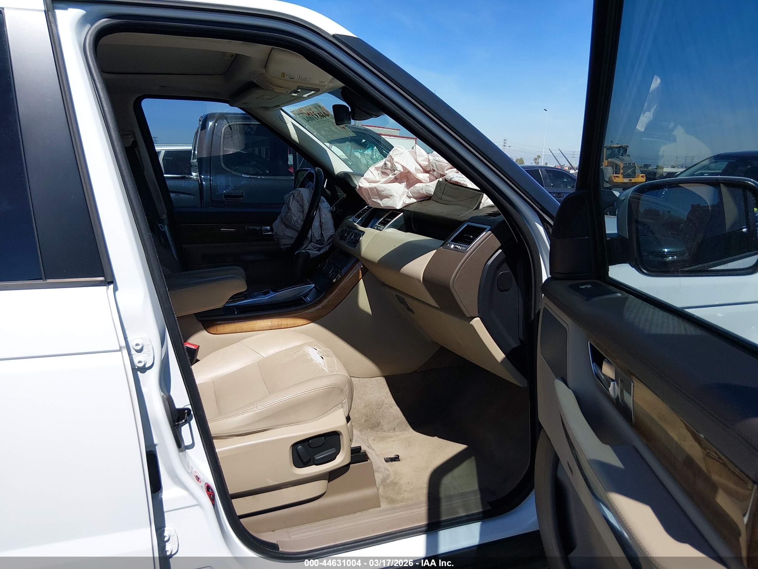 LAND ROVER image 5