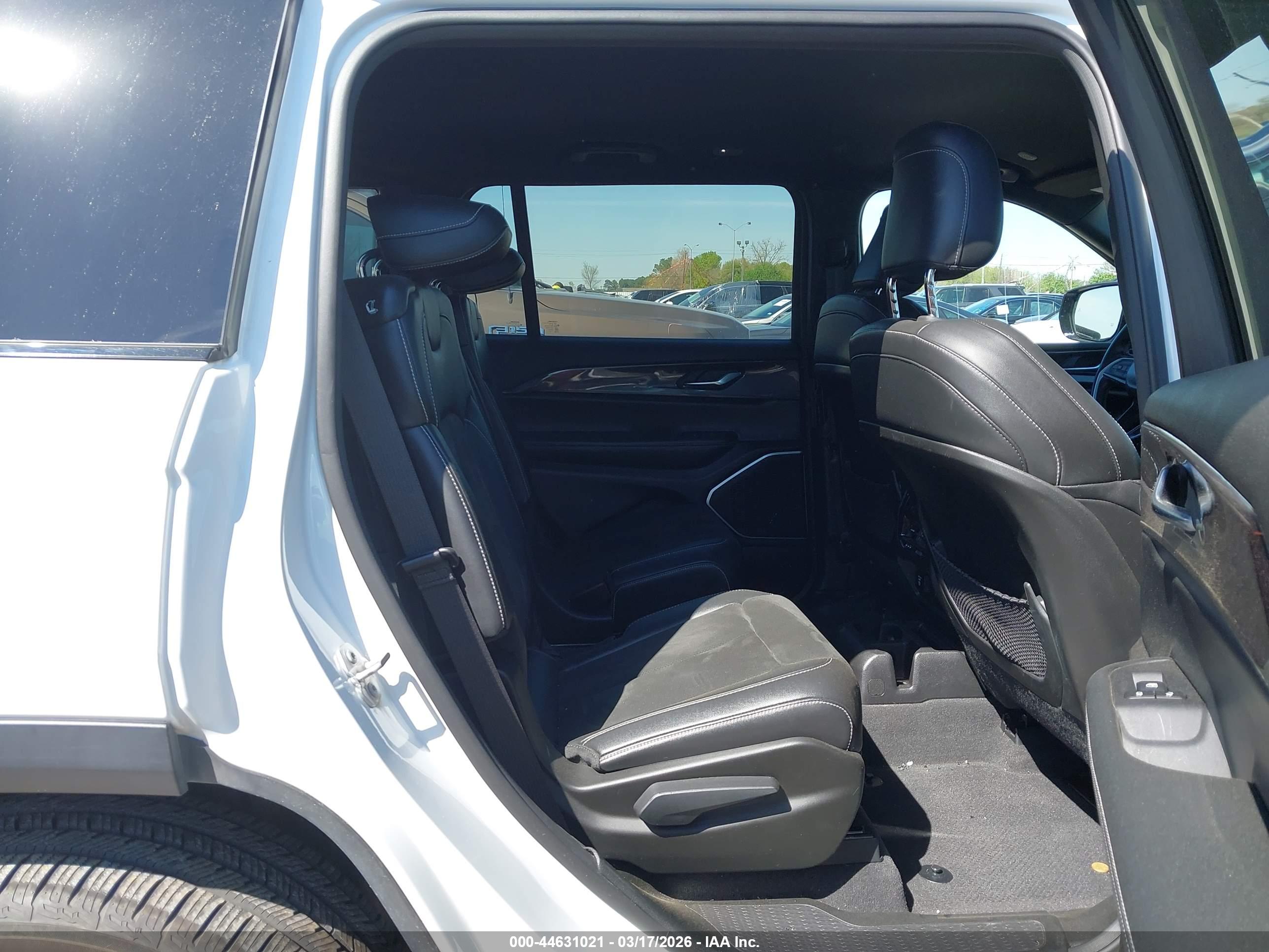 JEEP GRAND image 8