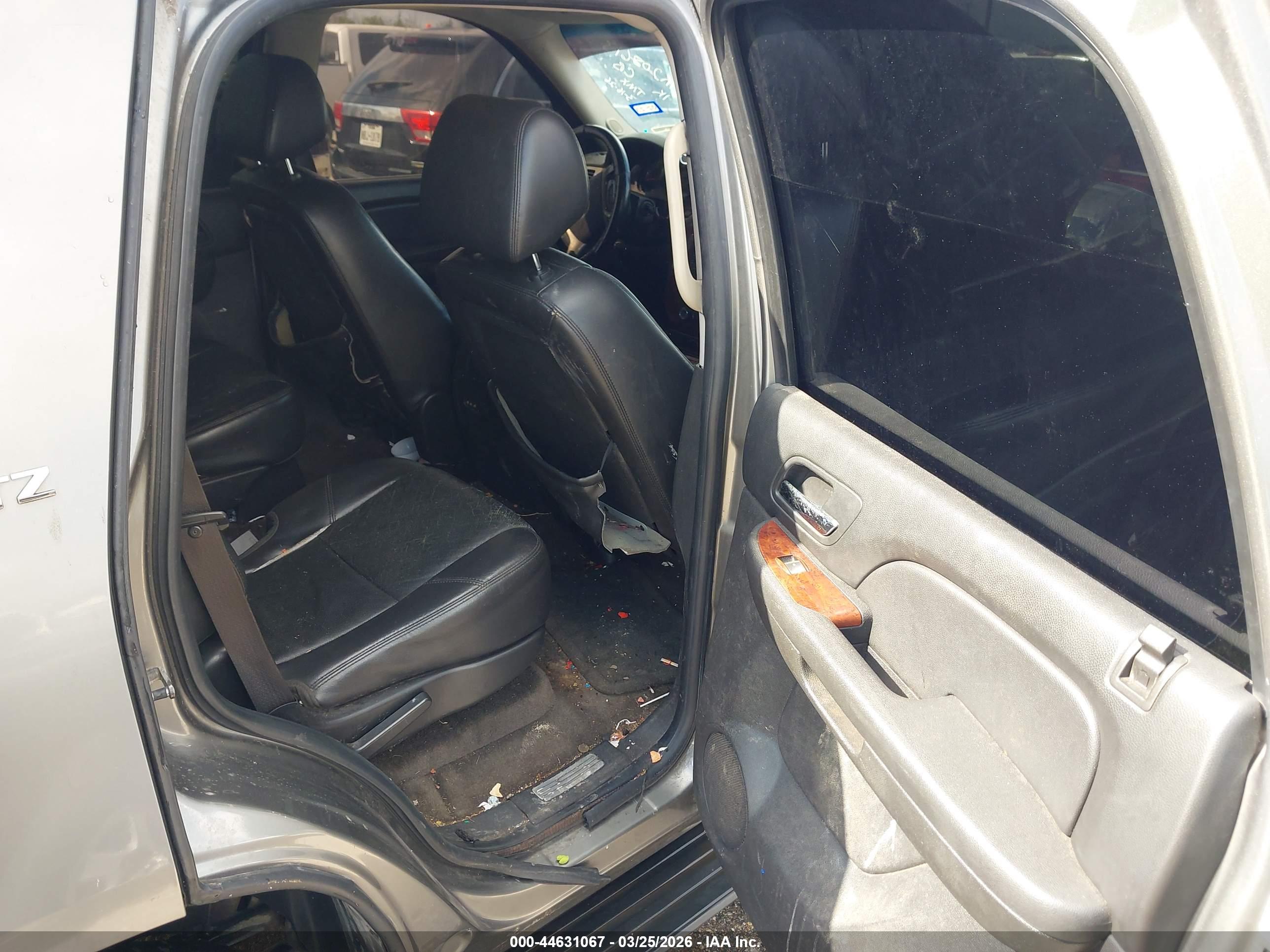 CHEVROLET TAHOE image 8