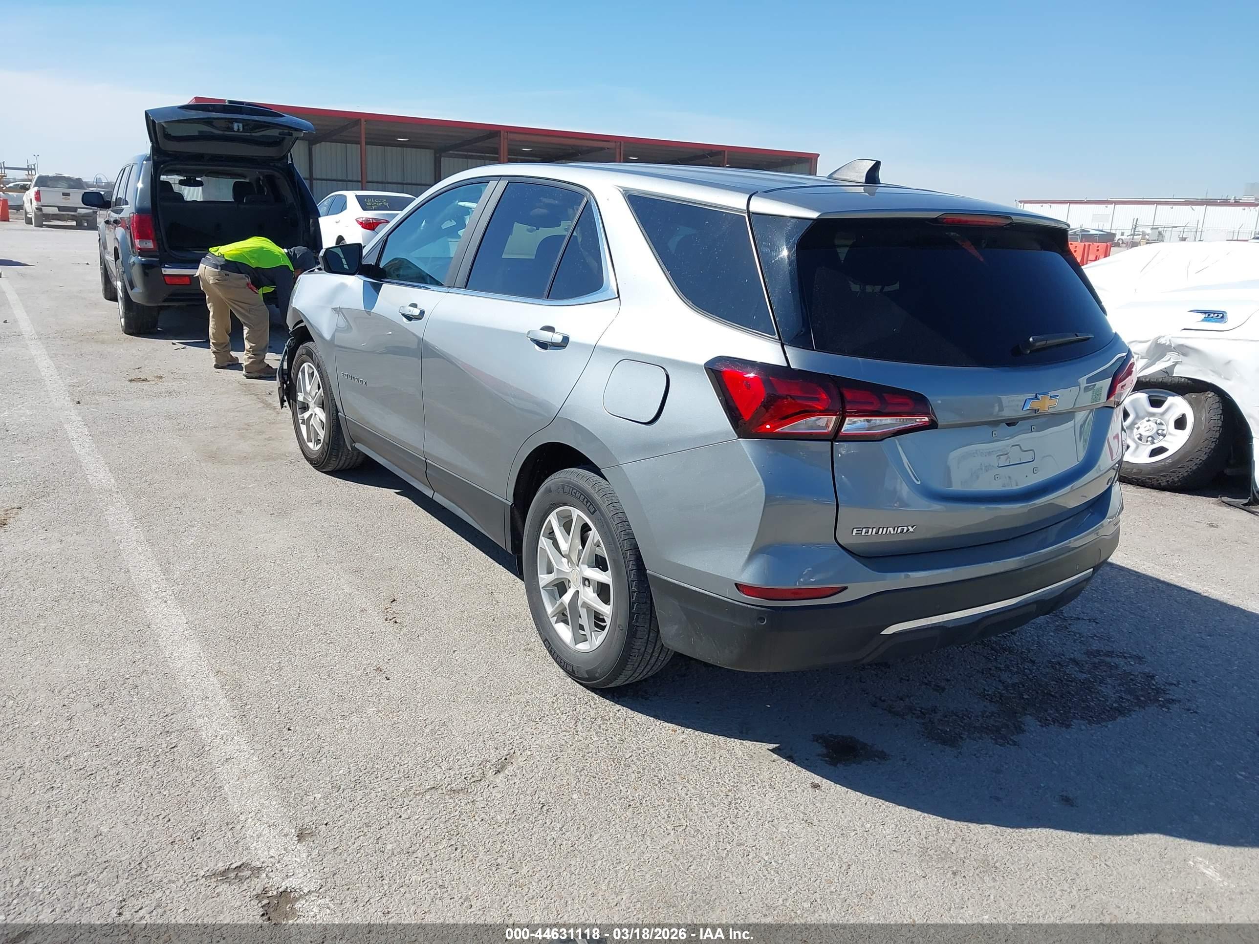 CHEVROLET EQUINOX image 3