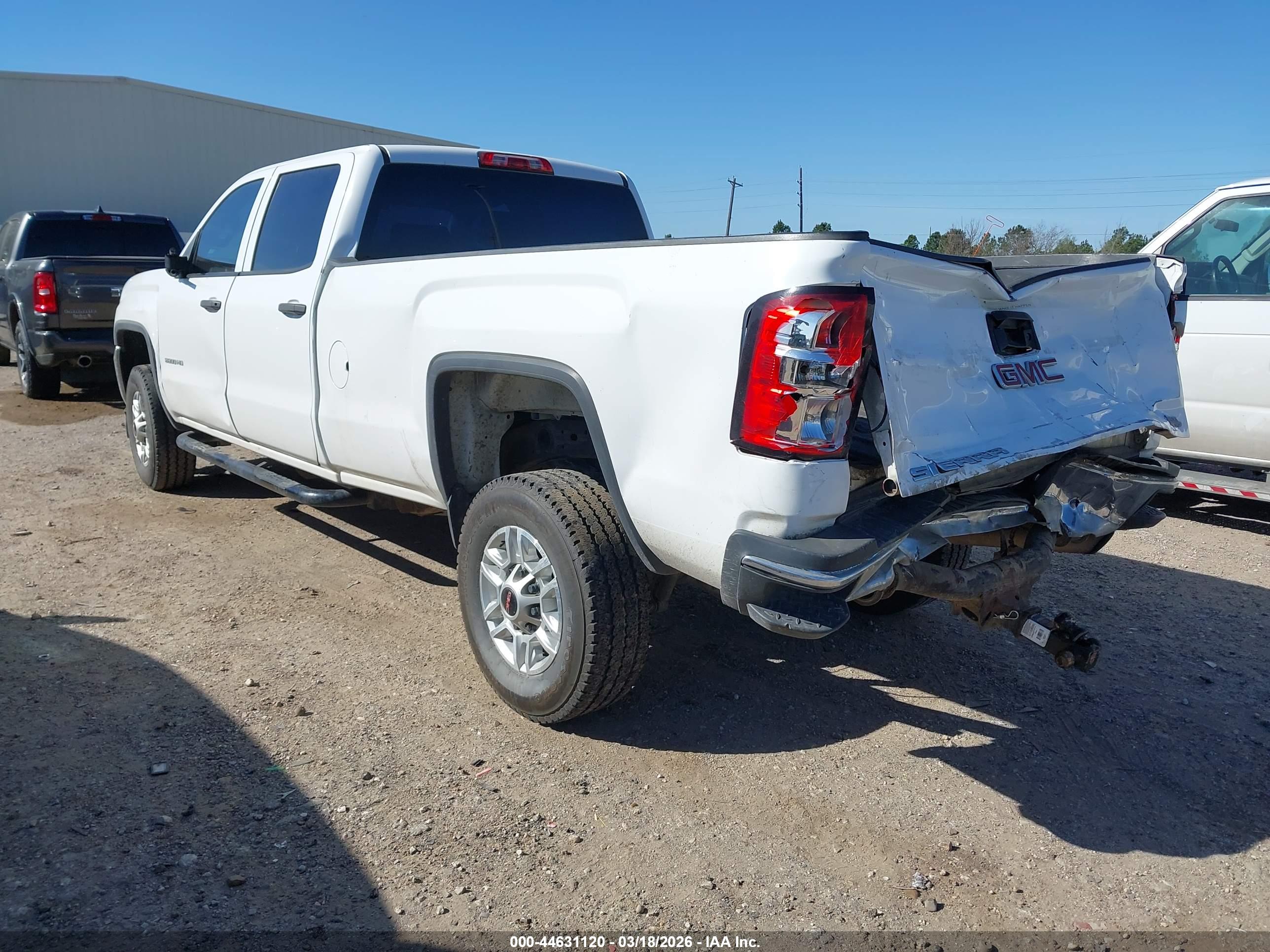GMC SIERRA image 3