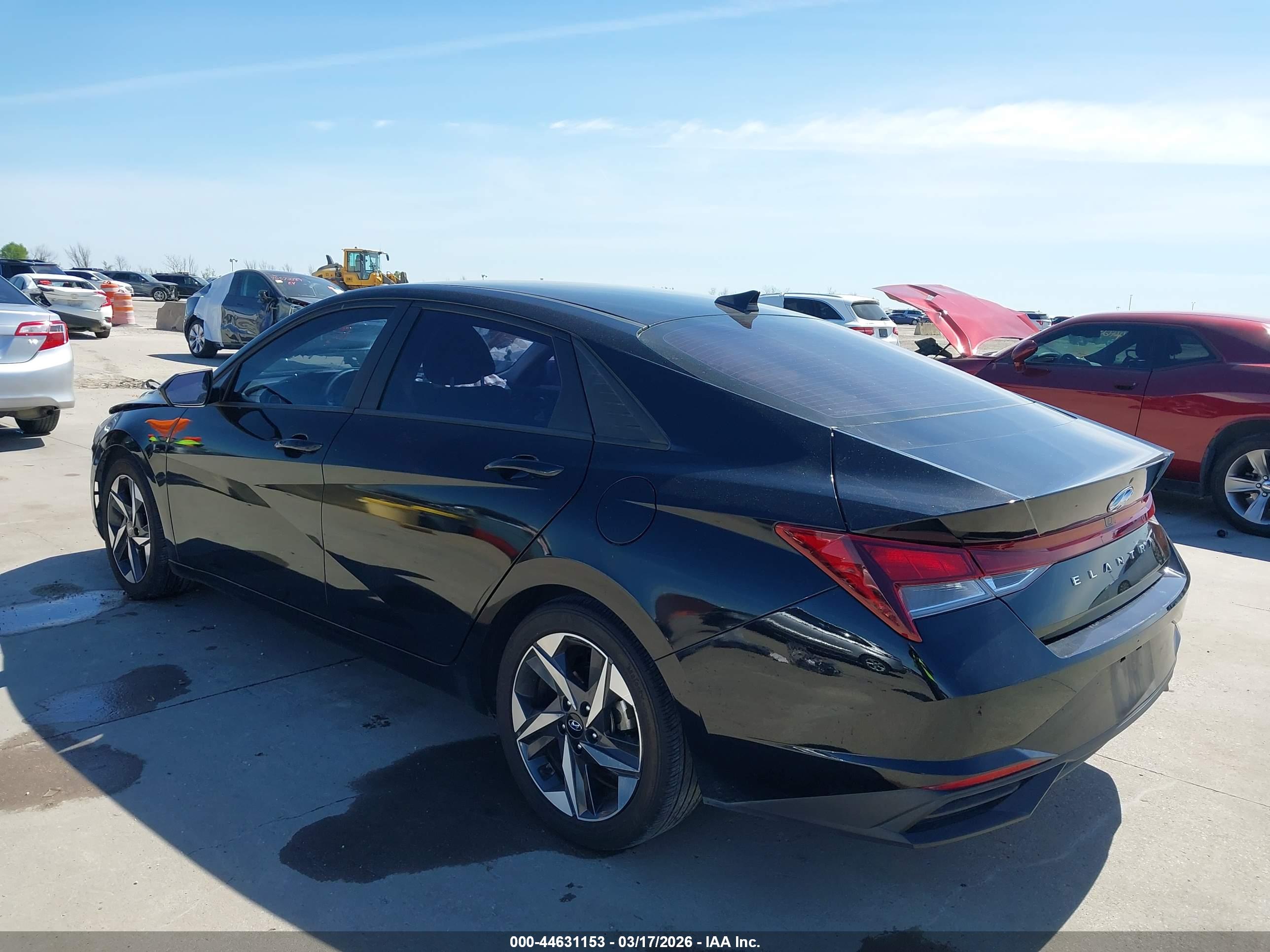 HYUNDAI ELANTRA image 3