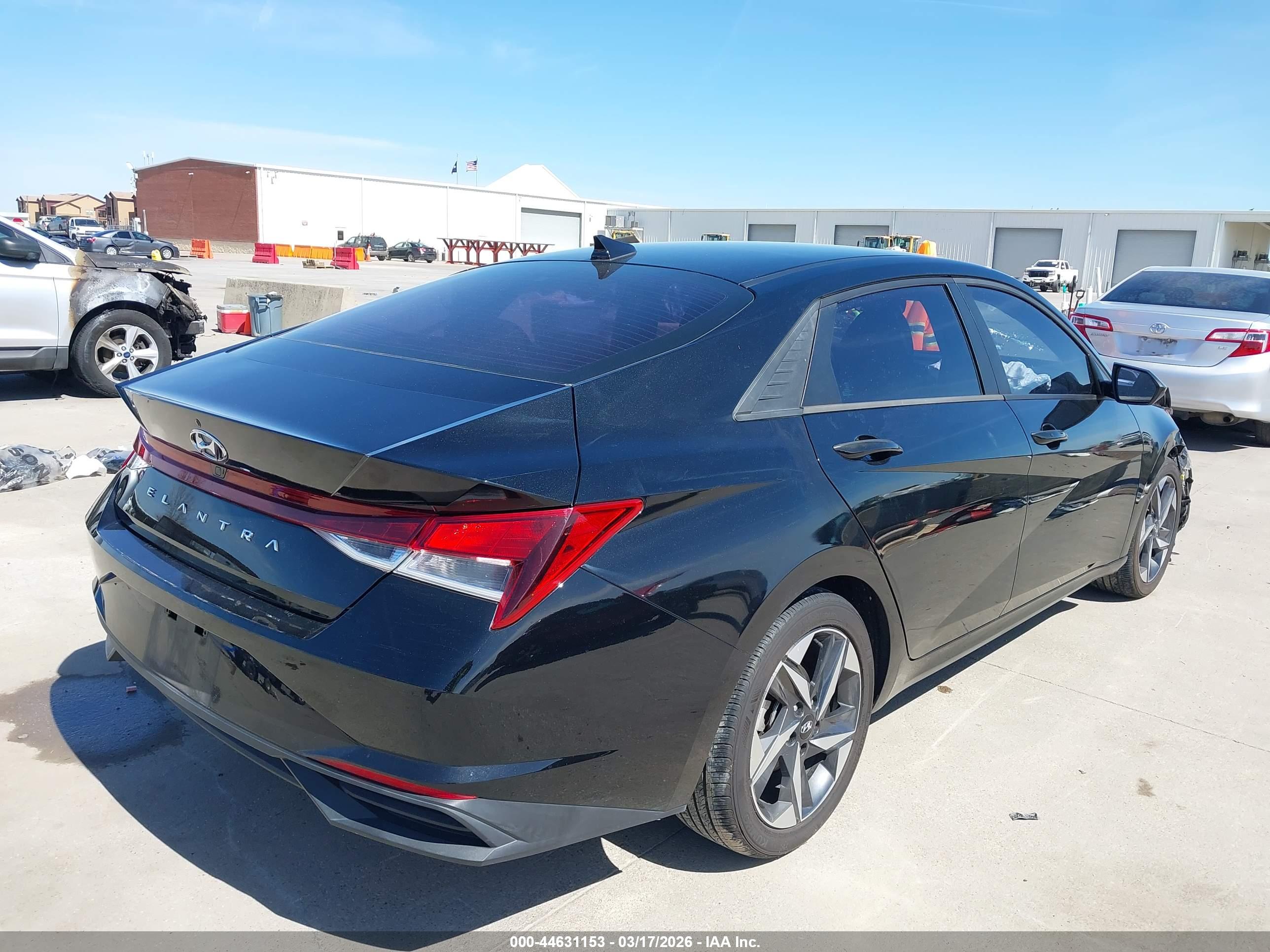 HYUNDAI ELANTRA image 4