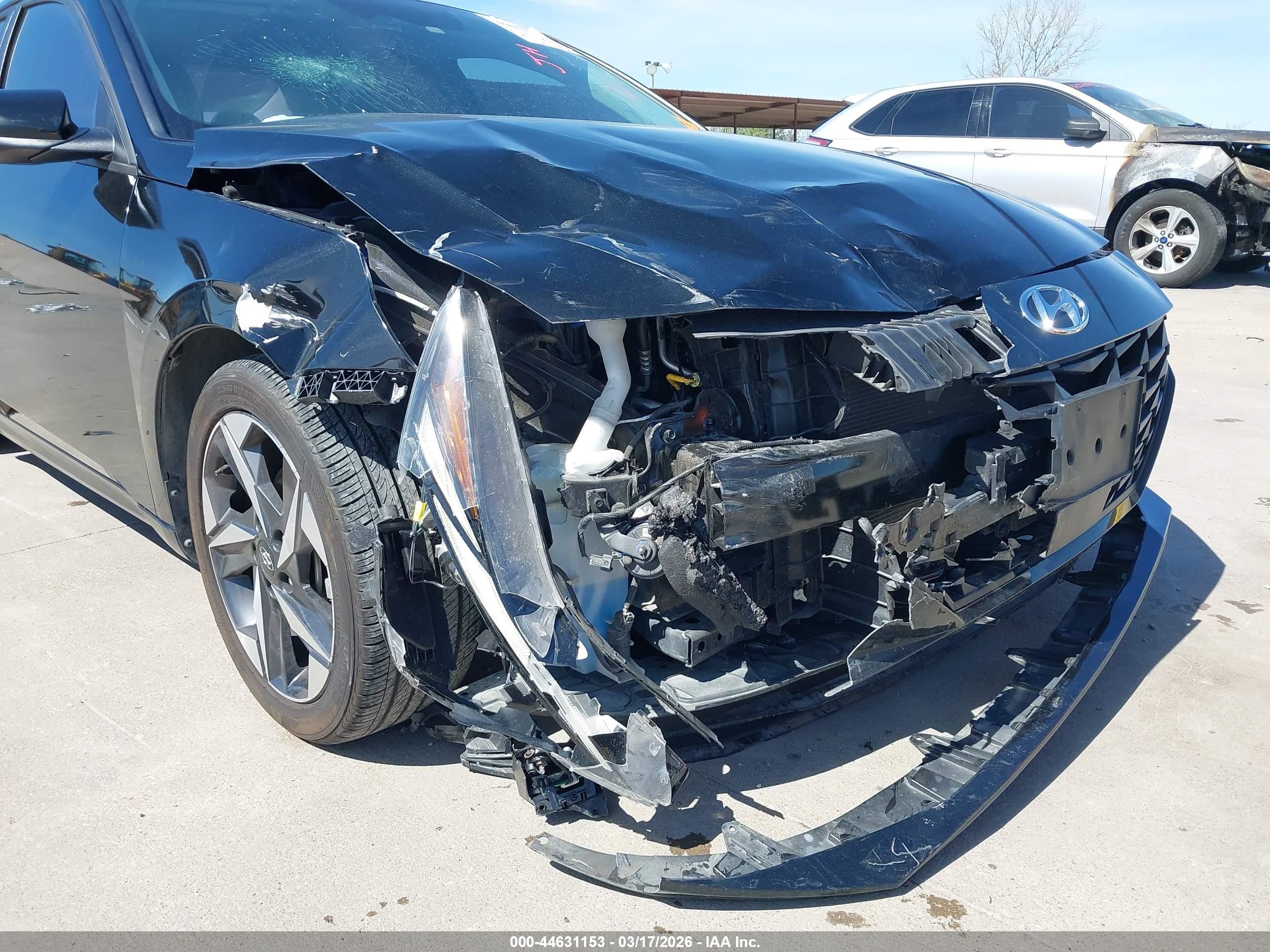 HYUNDAI ELANTRA image 6