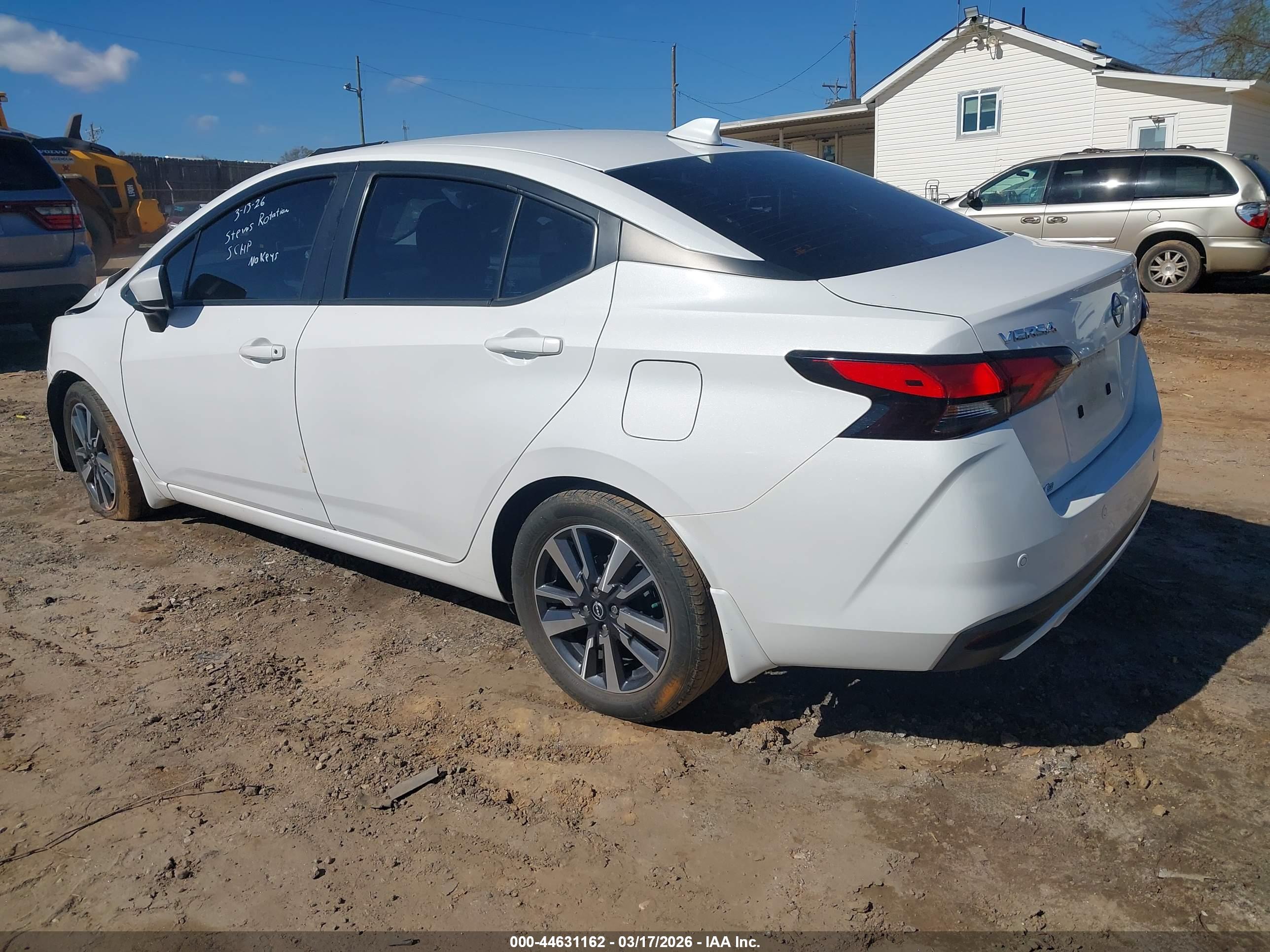 NISSAN VERSA image 3