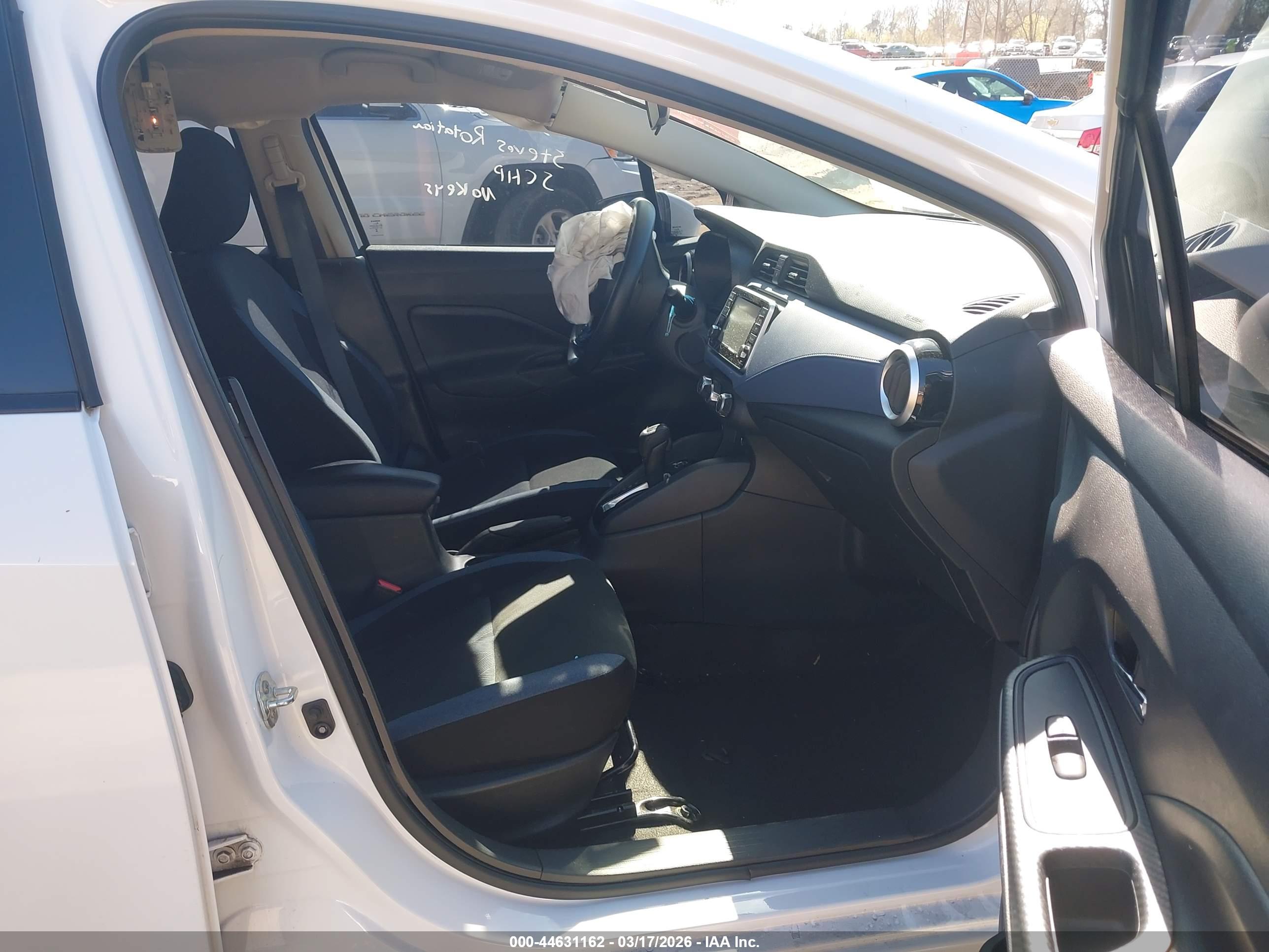 NISSAN VERSA image 5