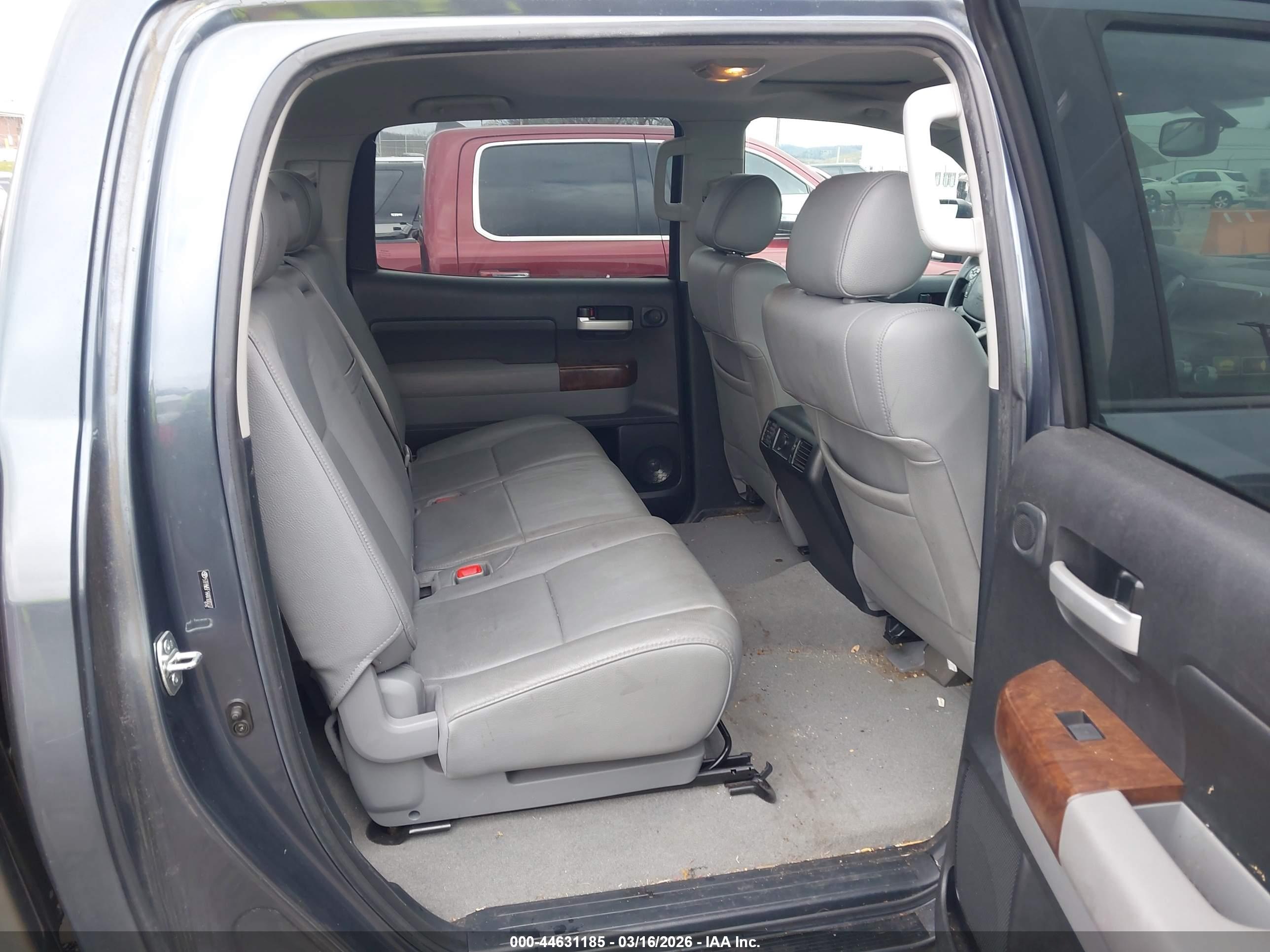 TOYOTA TUNDRA image 8