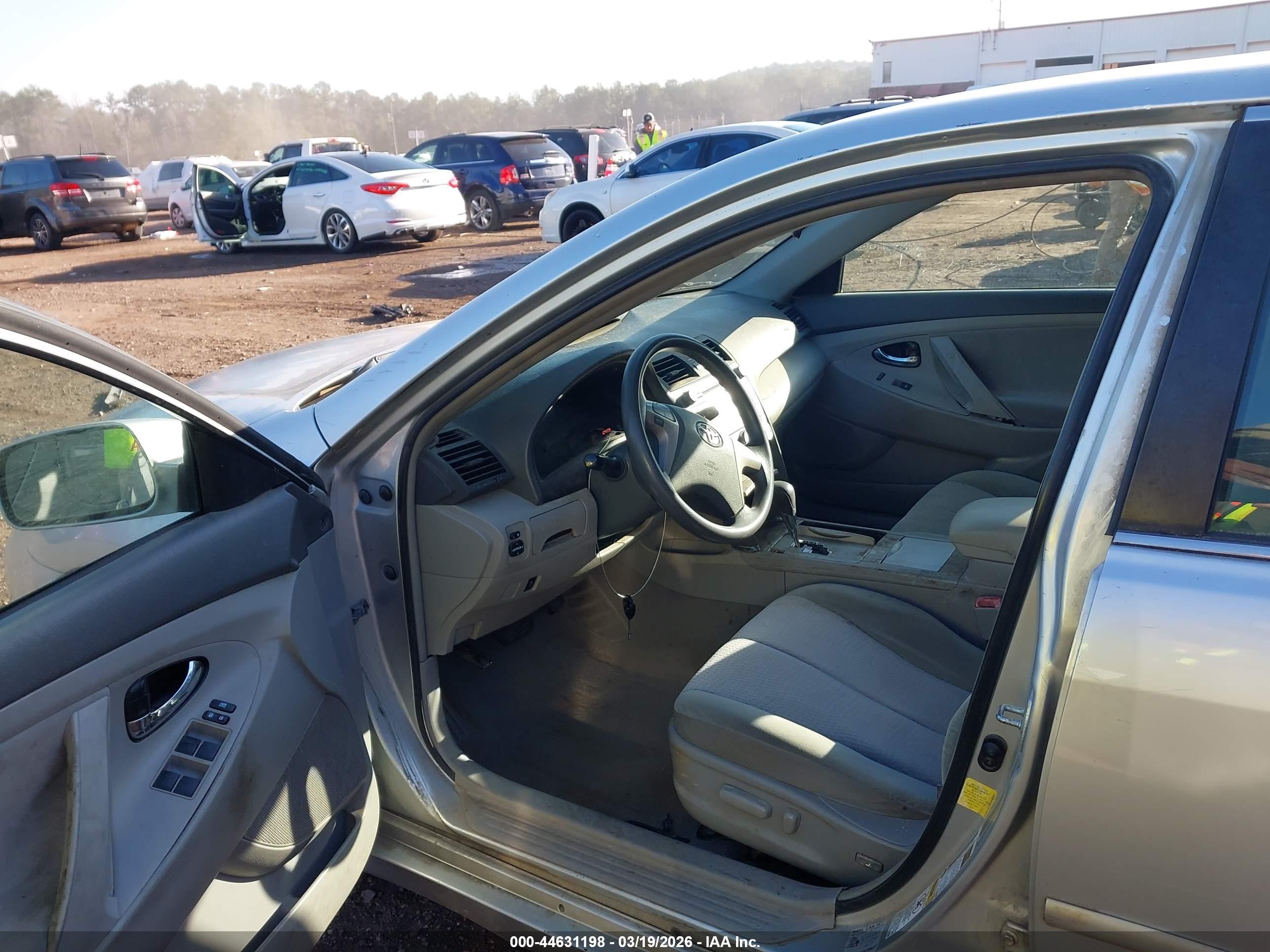 TOYOTA CAMRY image 5