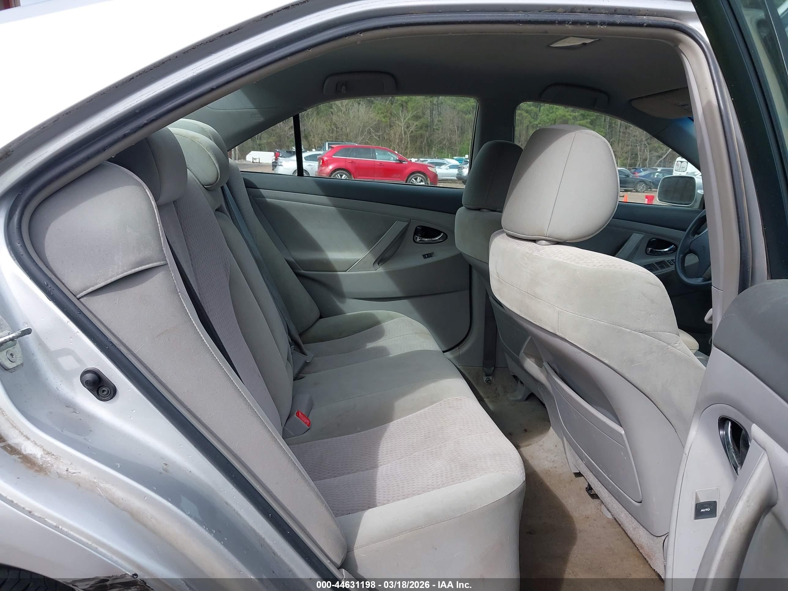 TOYOTA CAMRY image 8