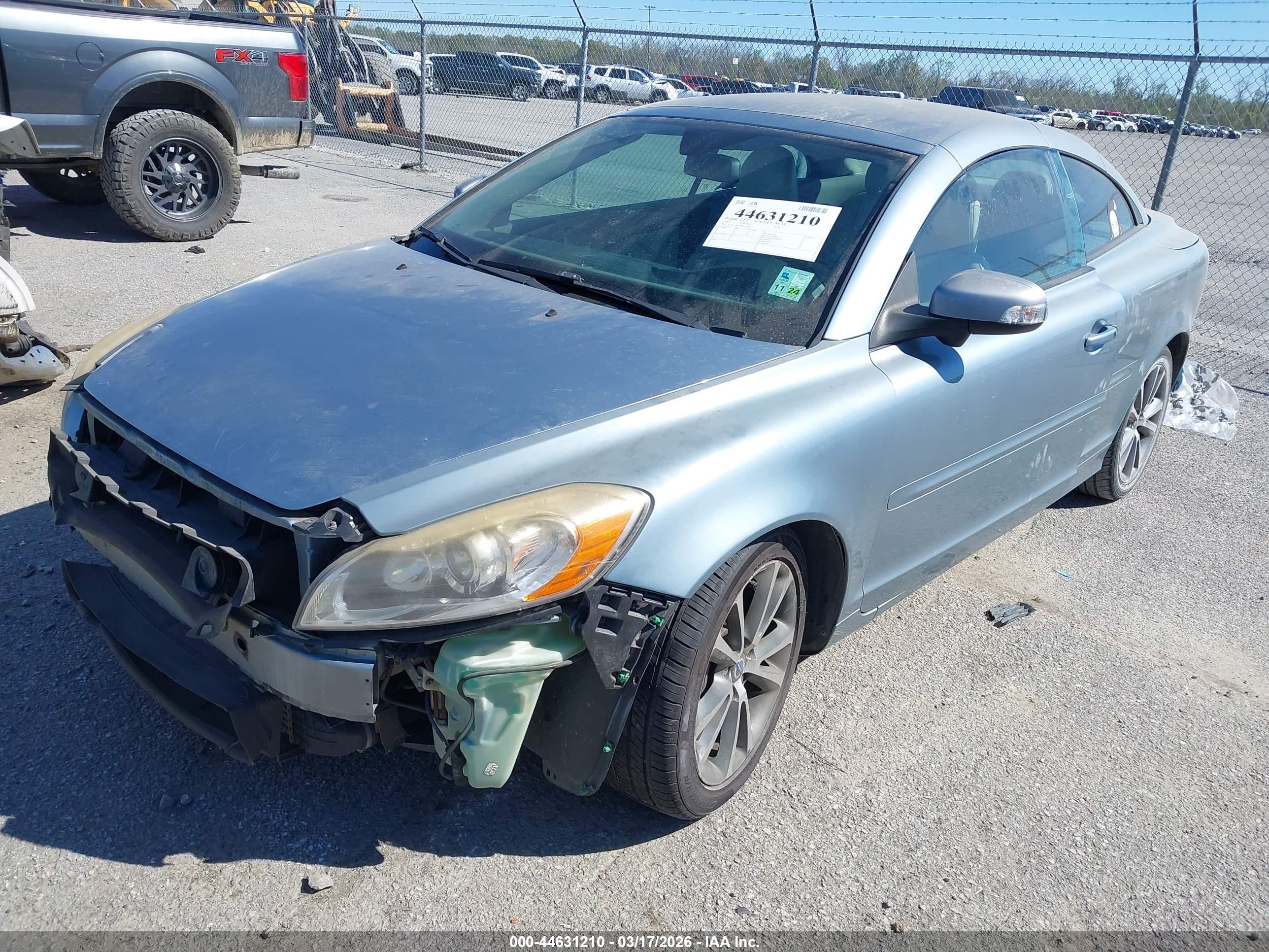 VOLVO C70 image 2