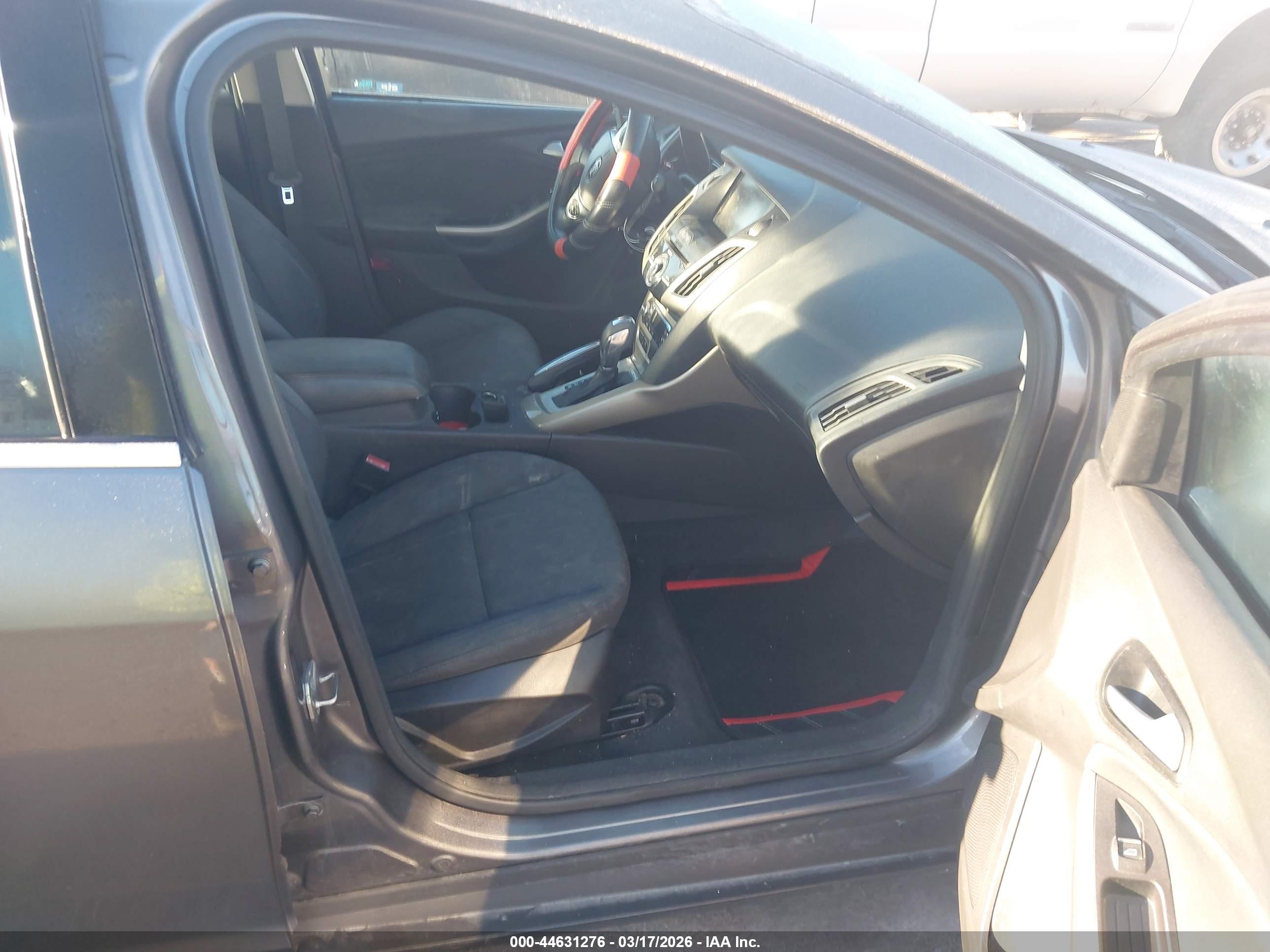 FORD FOCUS image 5