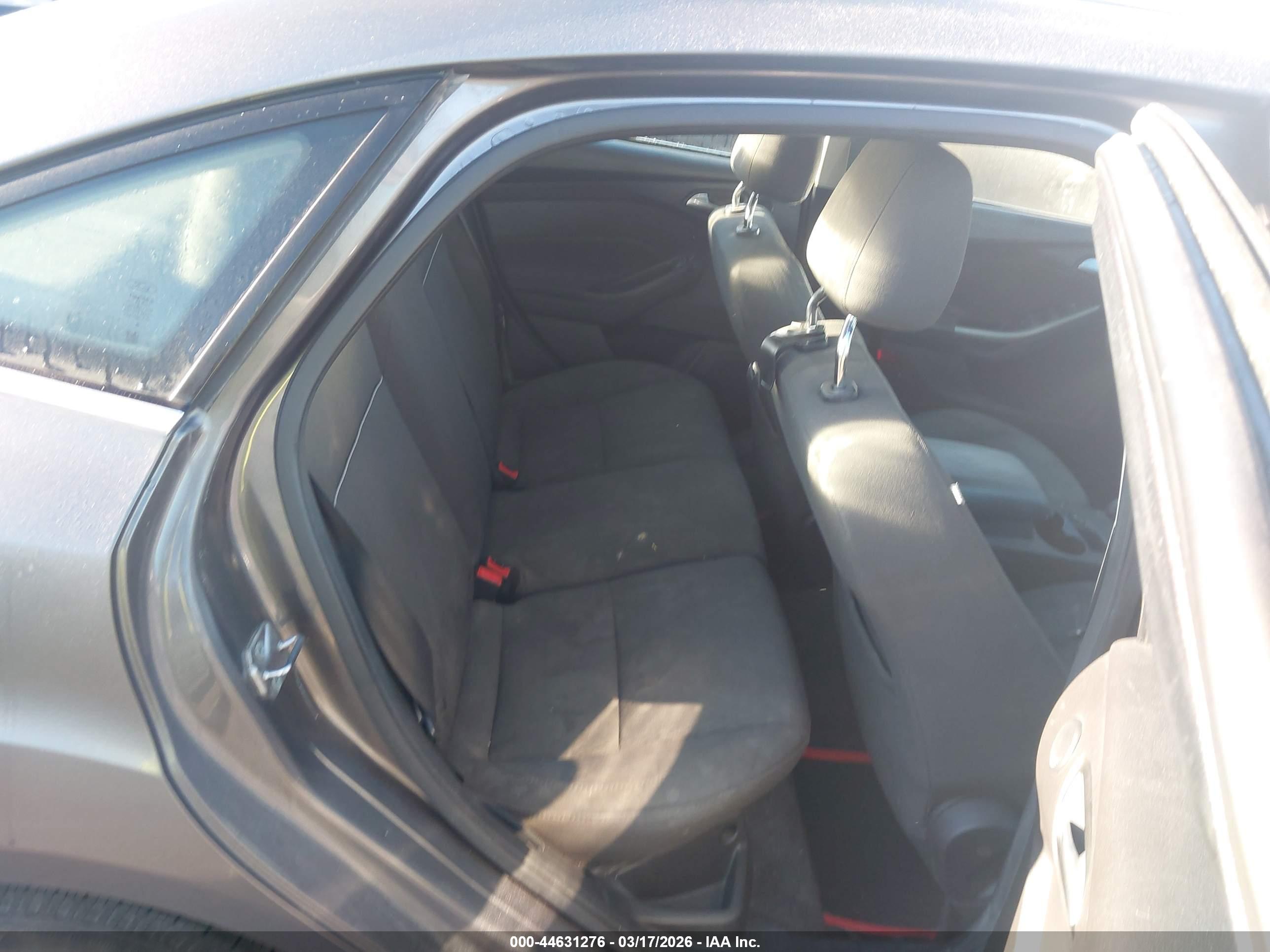 FORD FOCUS image 8