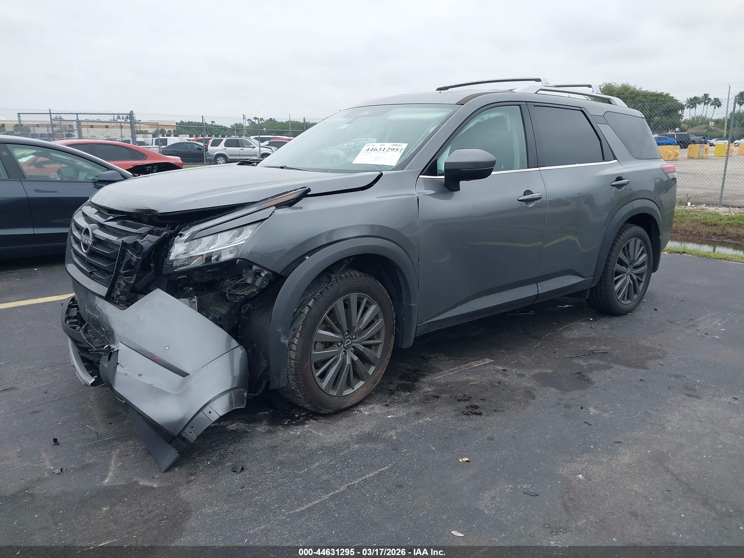 NISSAN PATHFINDER image 2