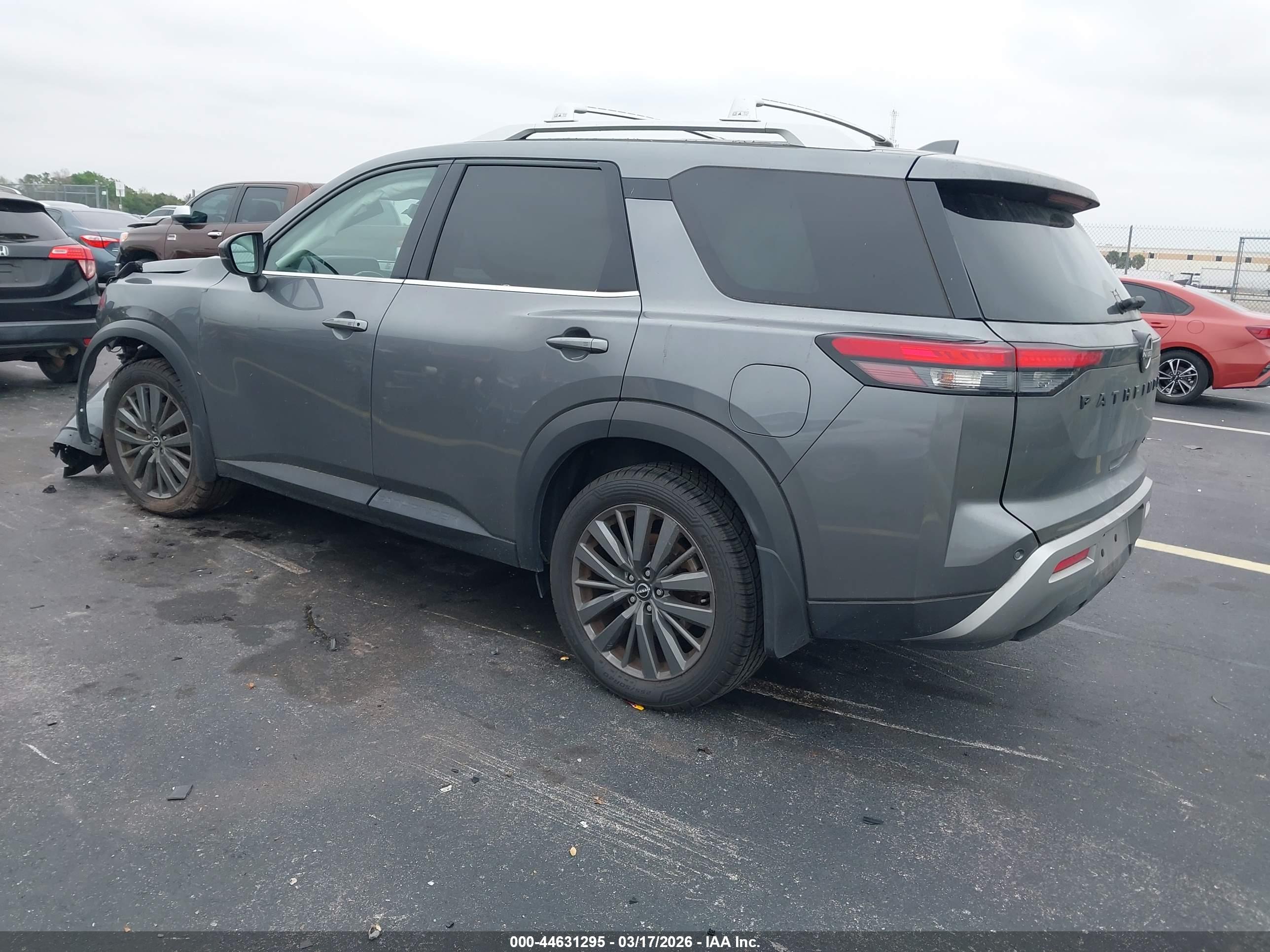 NISSAN PATHFINDER image 3