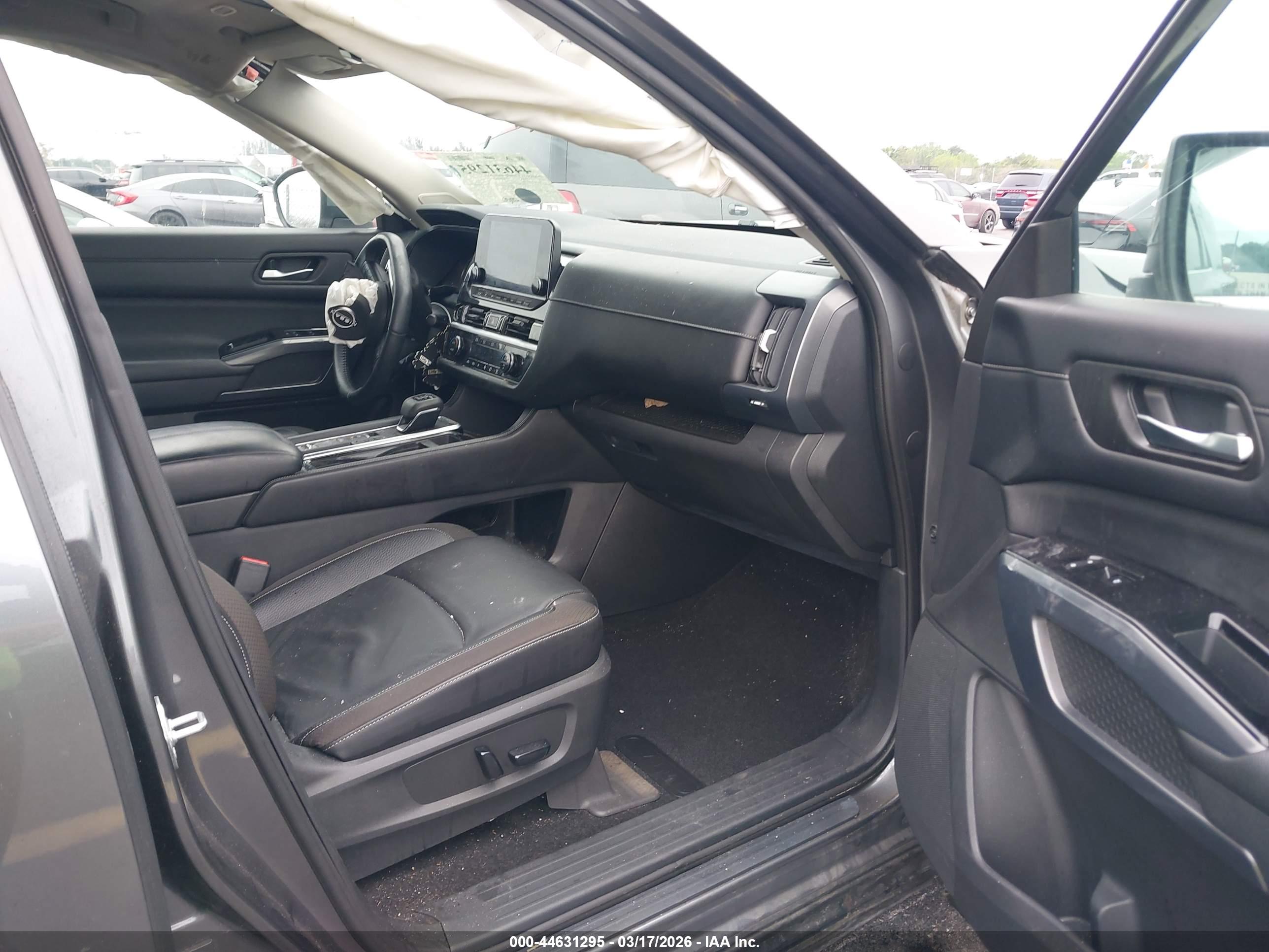 NISSAN PATHFINDER image 5