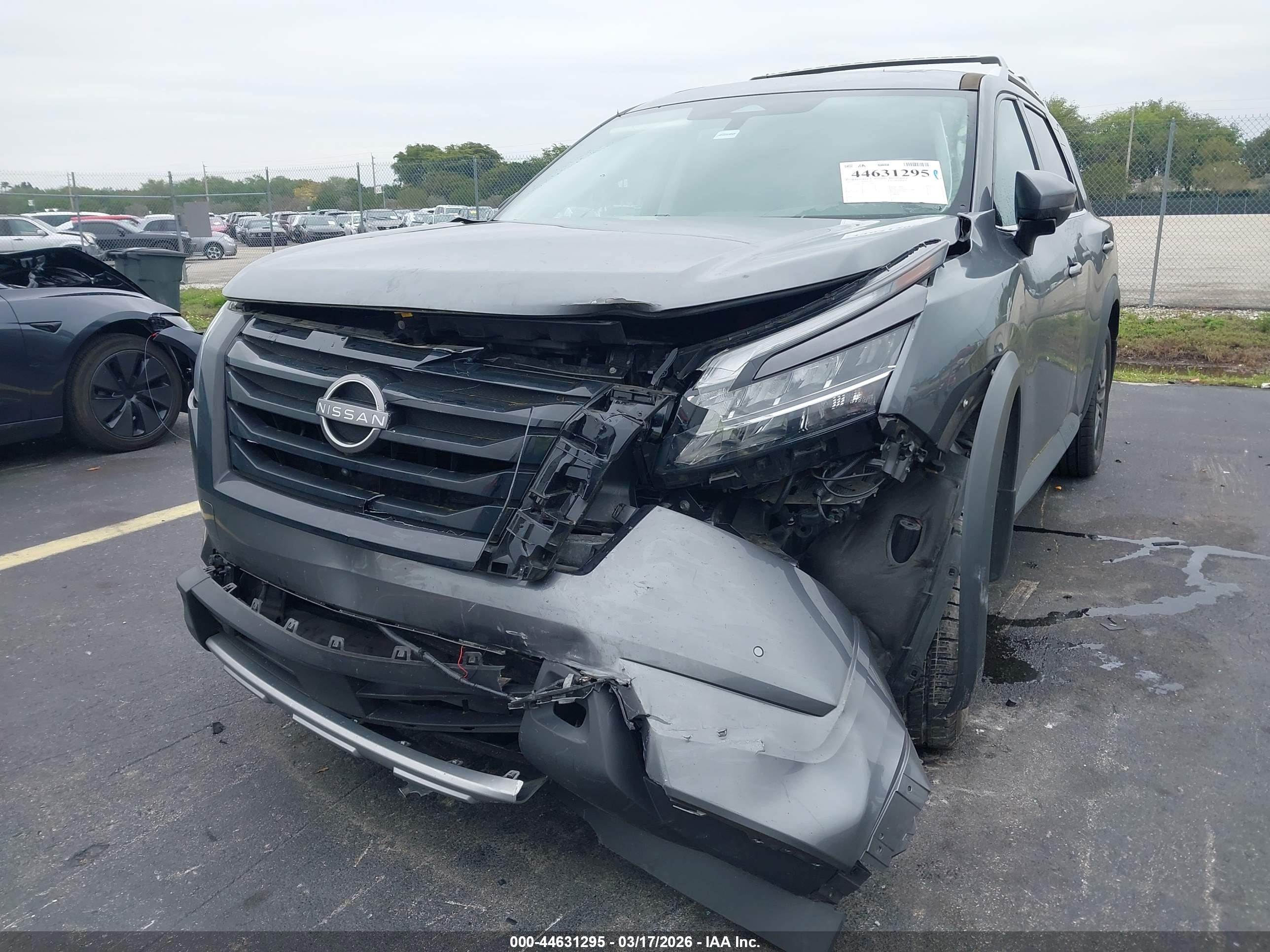 NISSAN PATHFINDER image 6