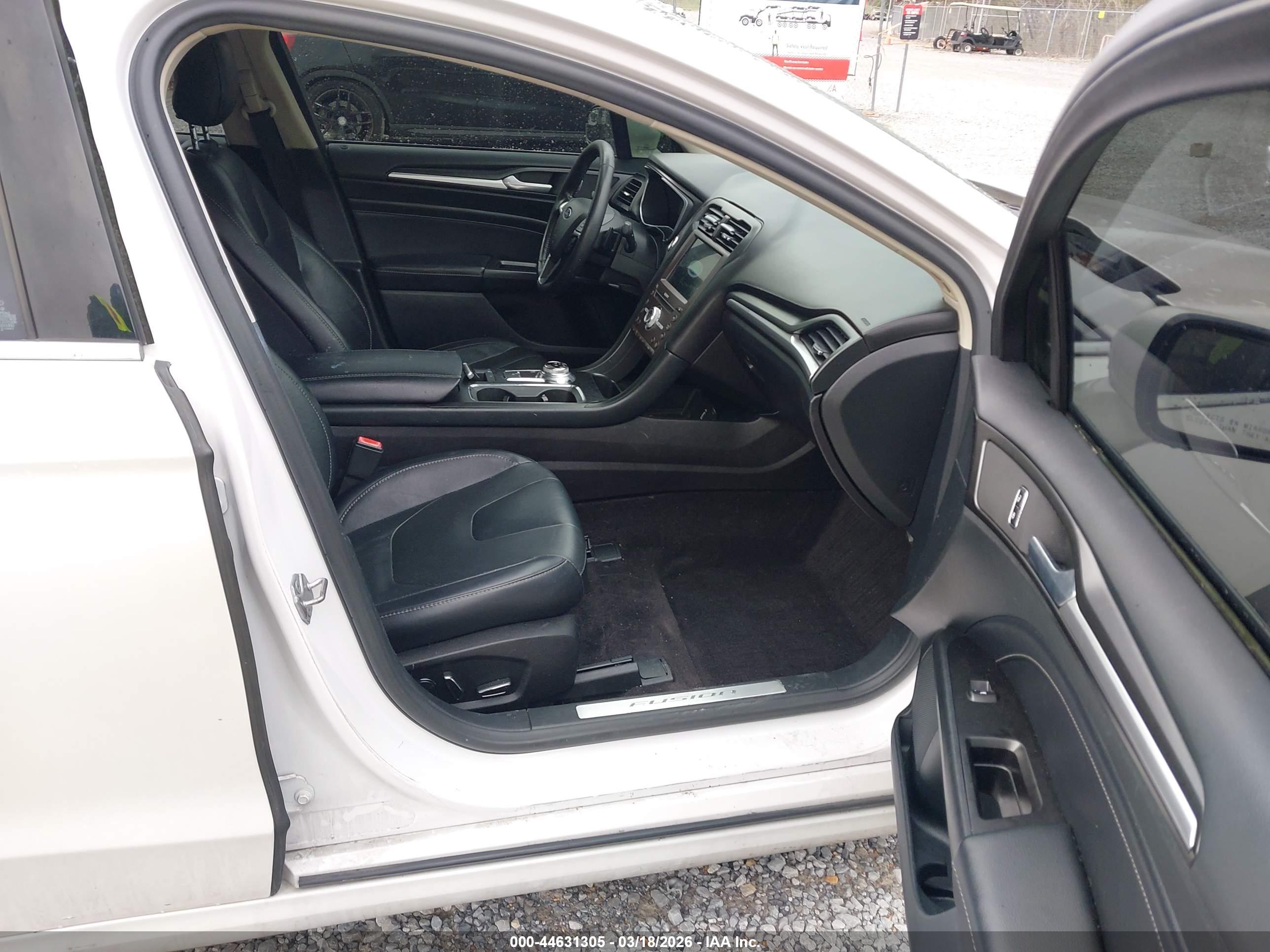 FORD FUSION image 5