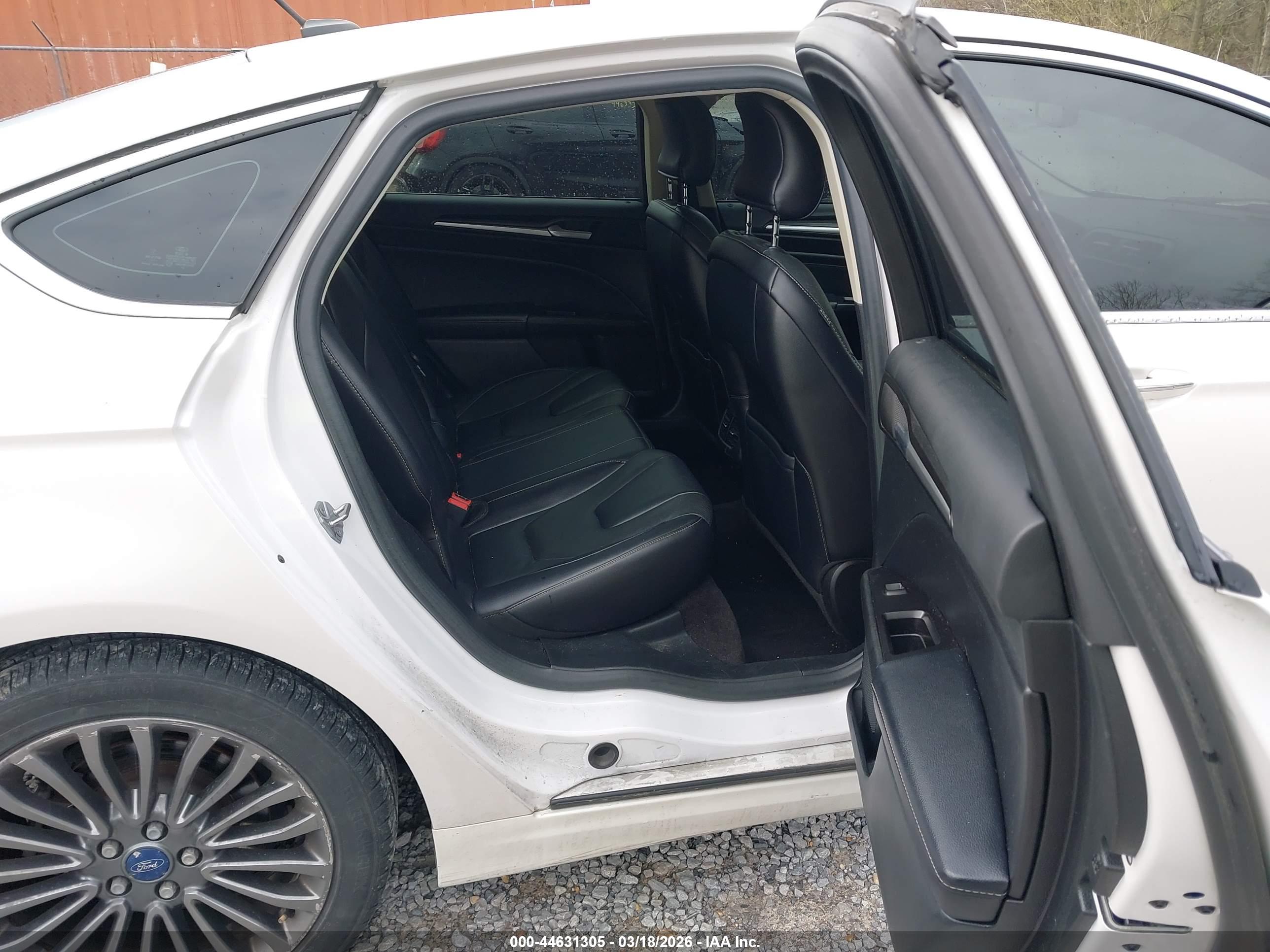 FORD FUSION image 8
