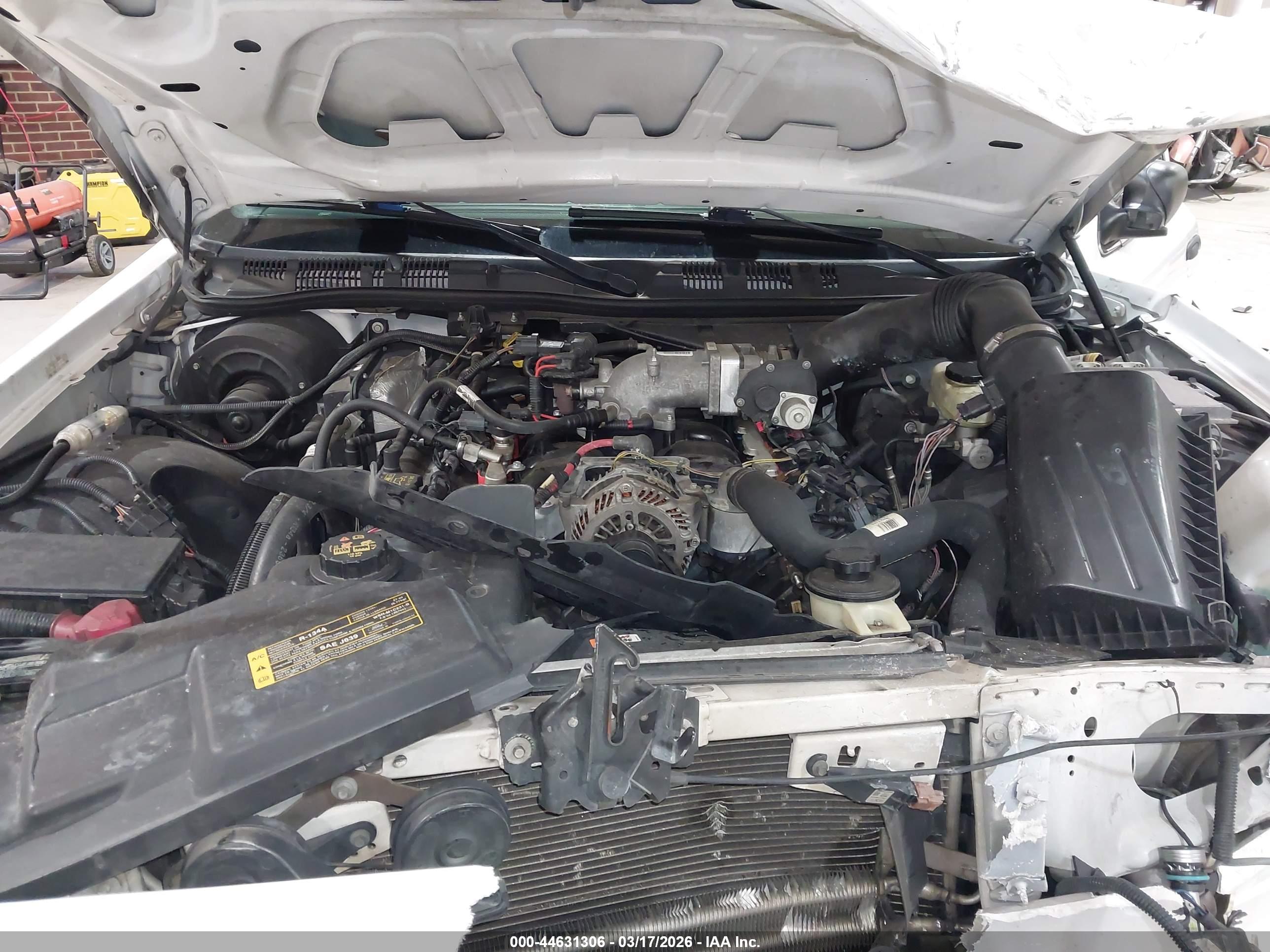 FORD CROWN image 10
