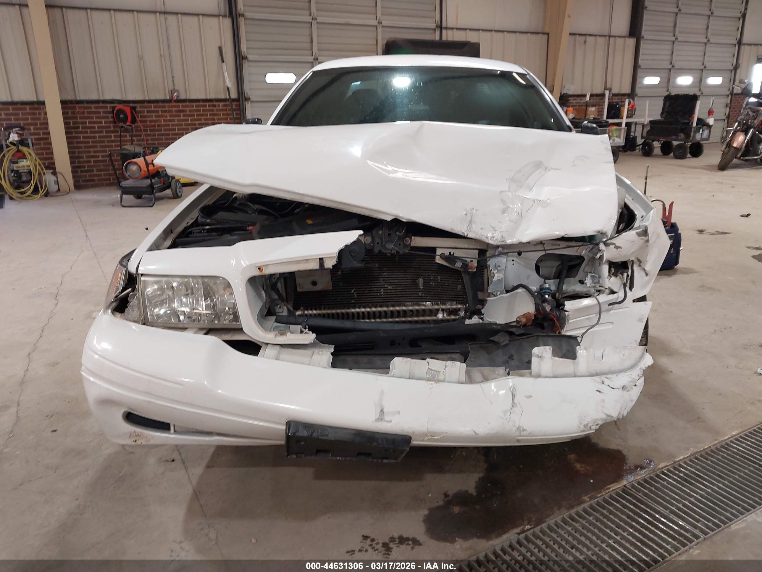 FORD CROWN image 6