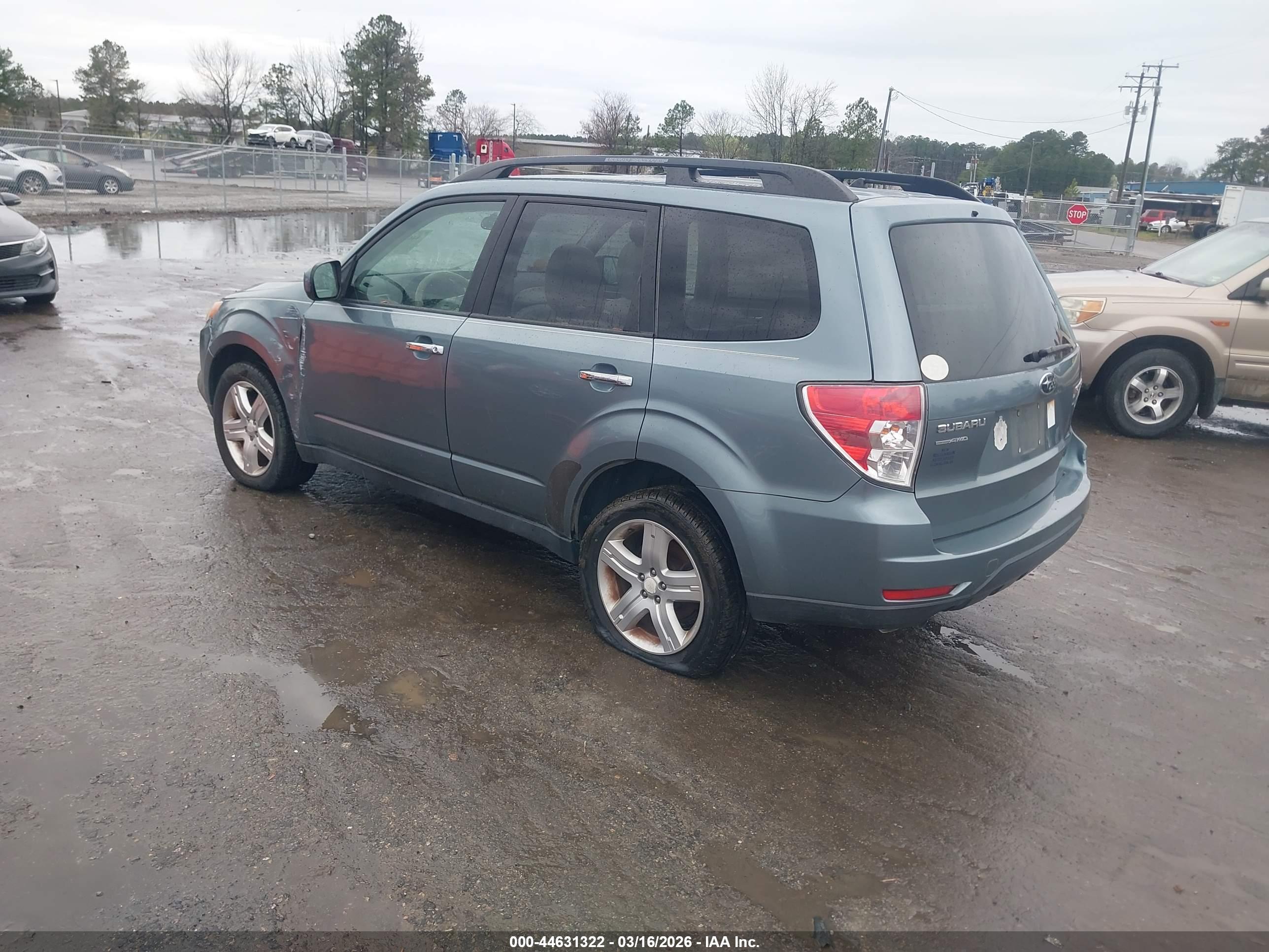 SUBARU FORESTER image 3
