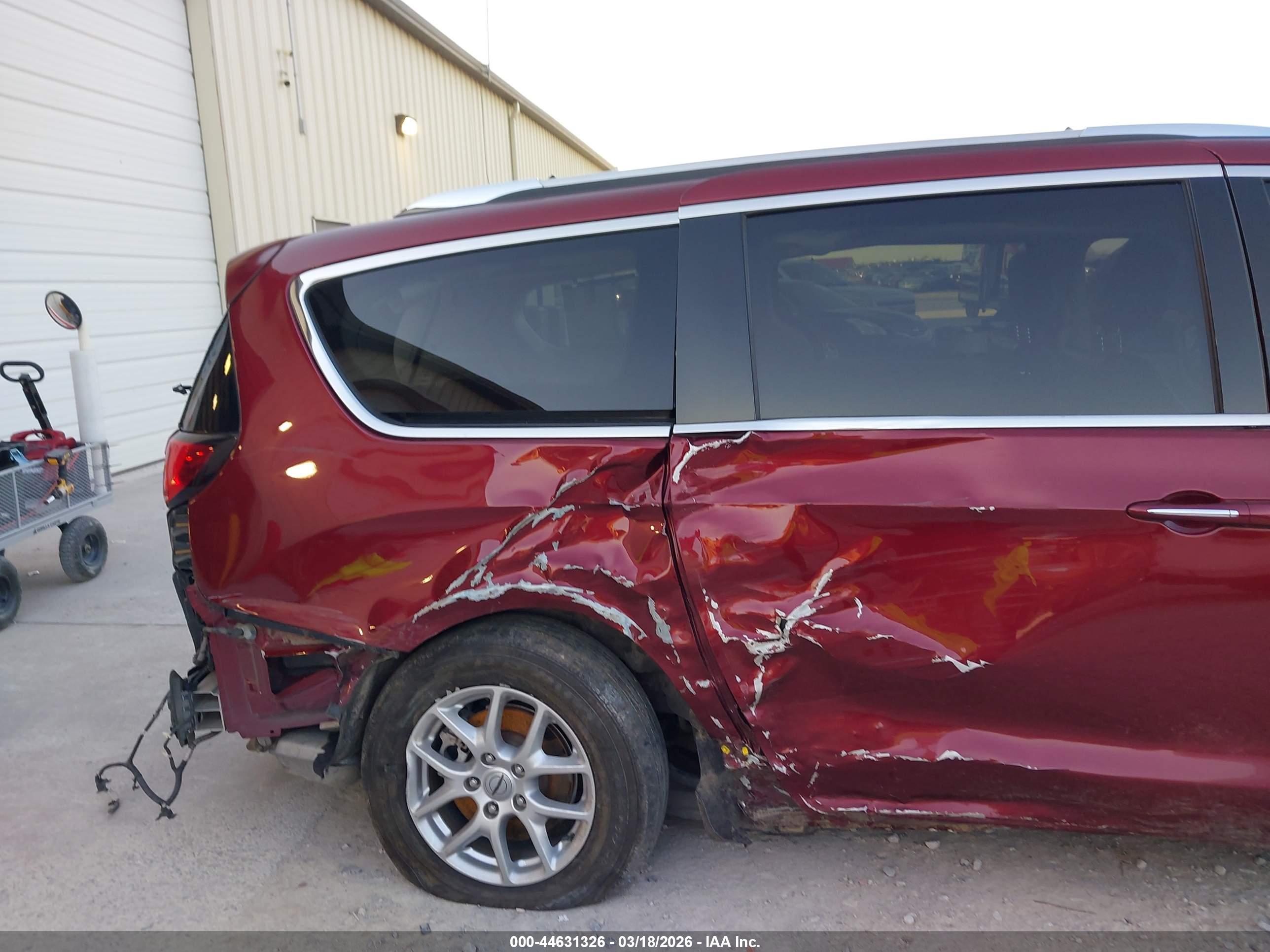 CHRYSLER PACIFICA image 6
