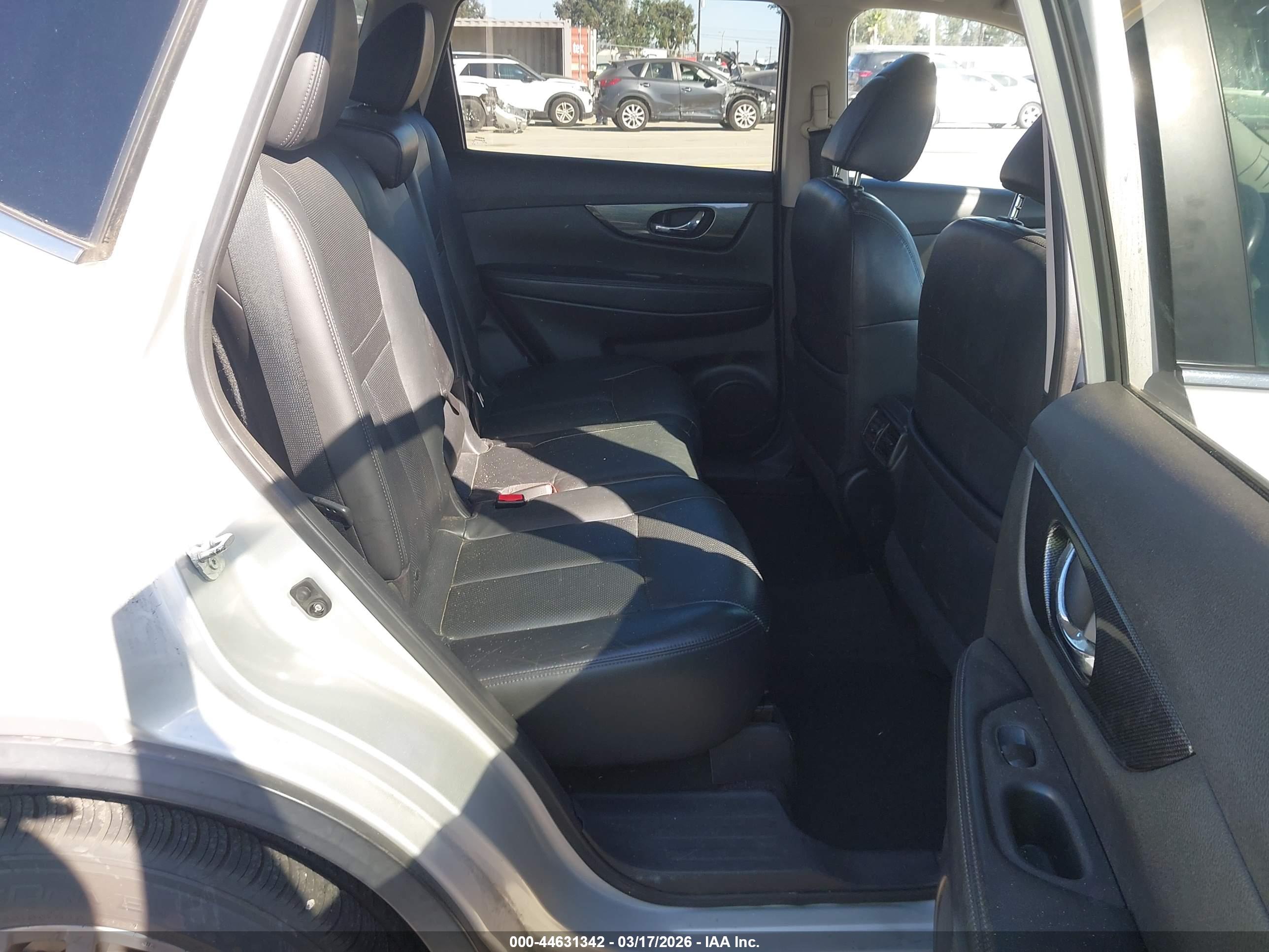 NISSAN ROGUE image 8