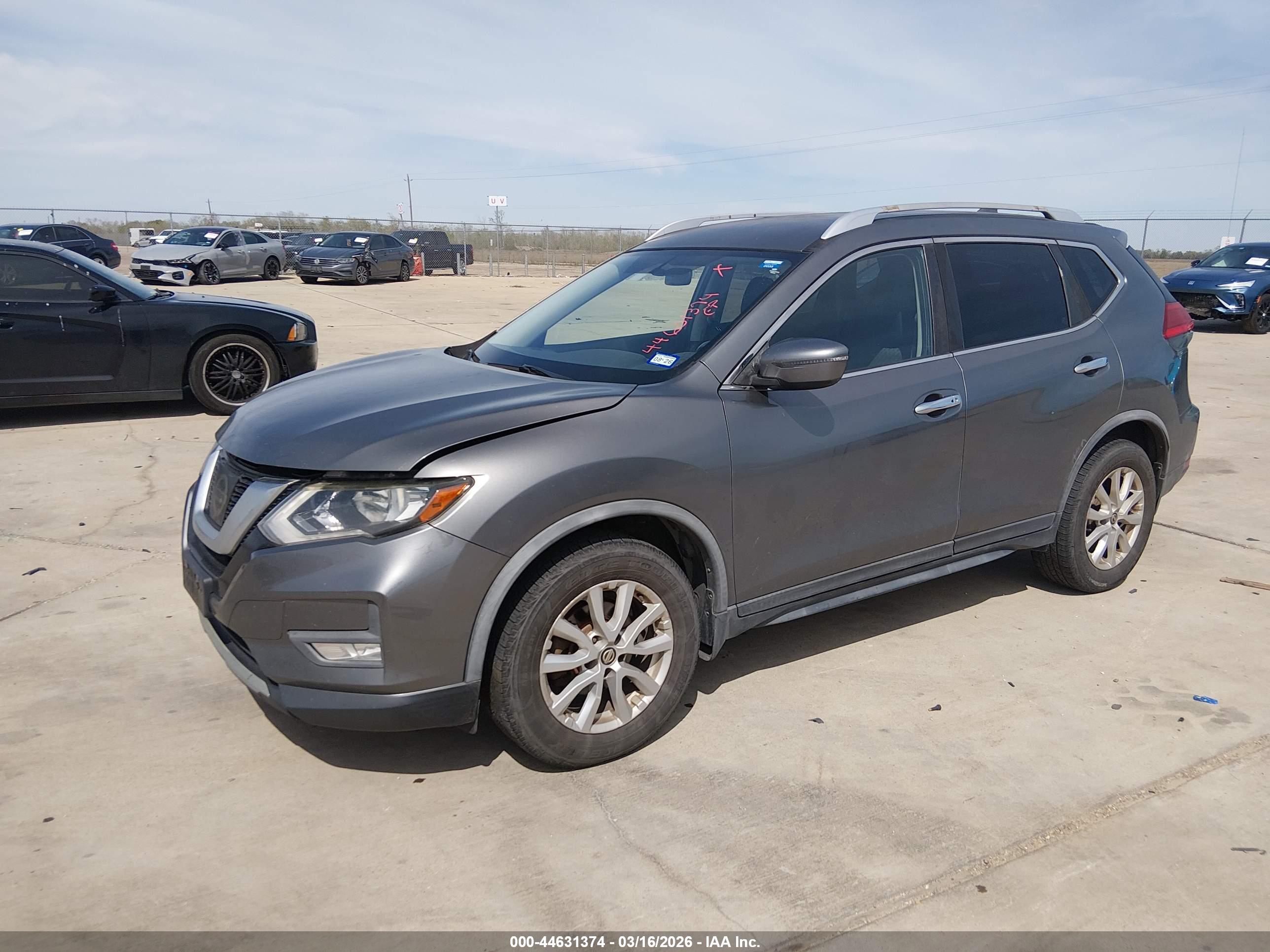 NISSAN ROGUE image 2
