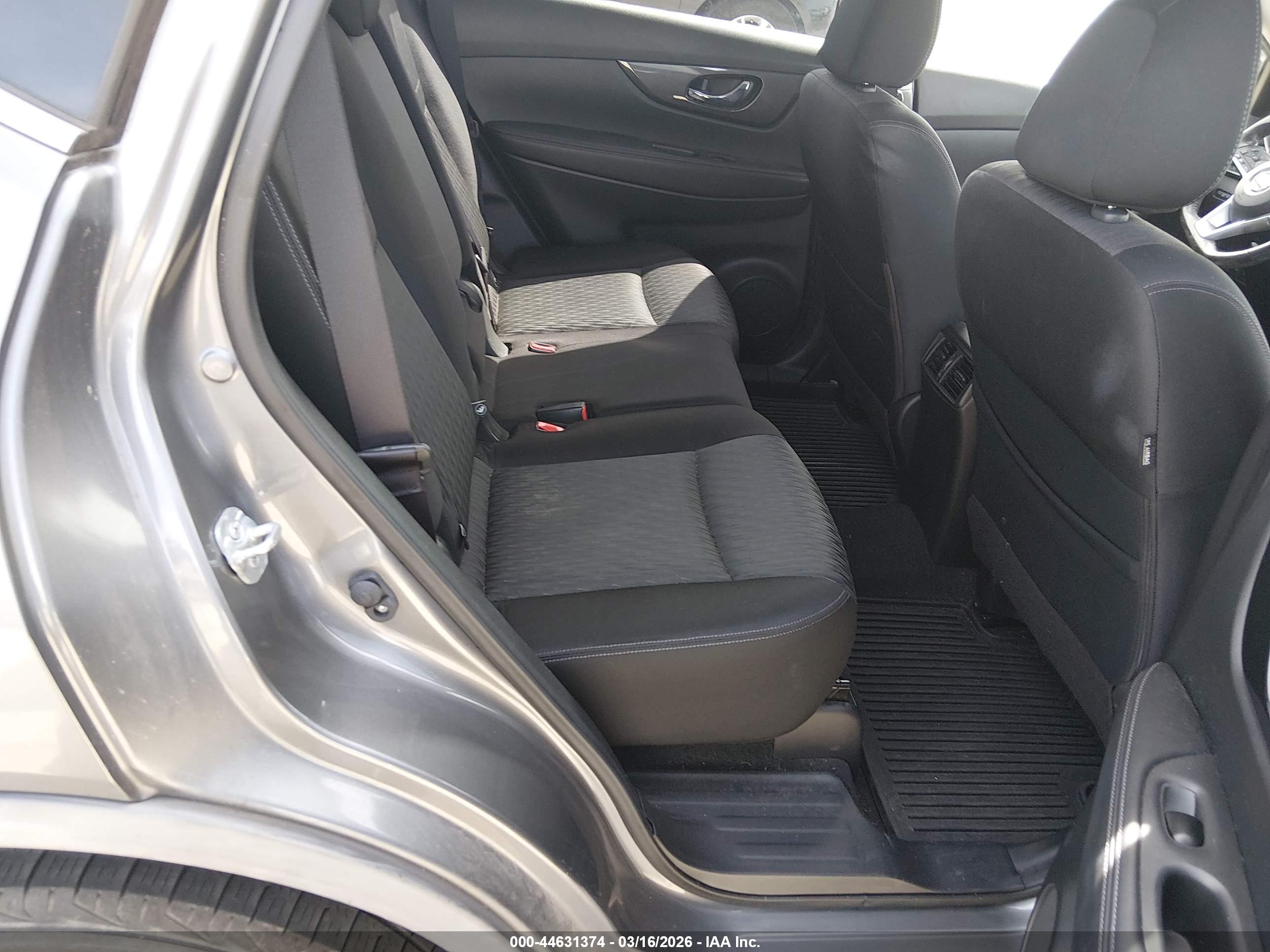 NISSAN ROGUE image 8