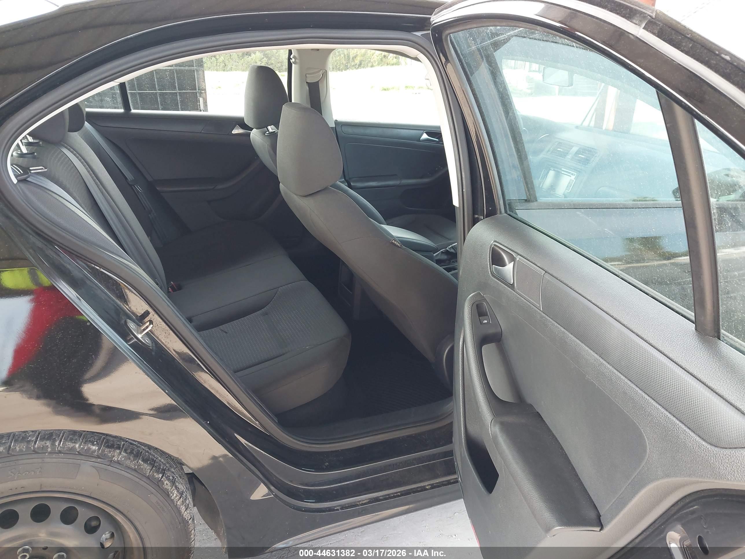 VOLKSWAGEN JETTA image 8