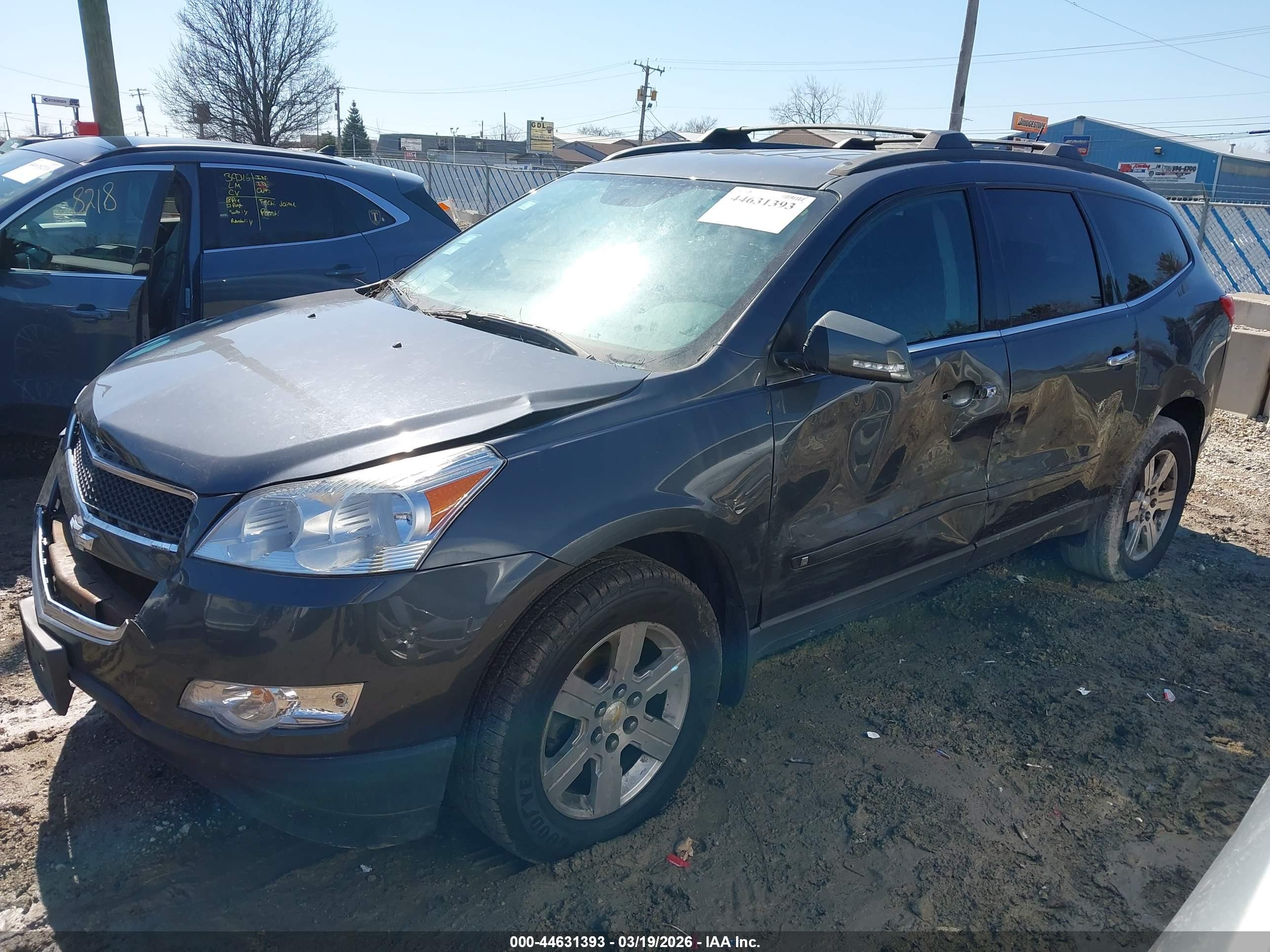 CHEVROLET TRAVERSE image 2