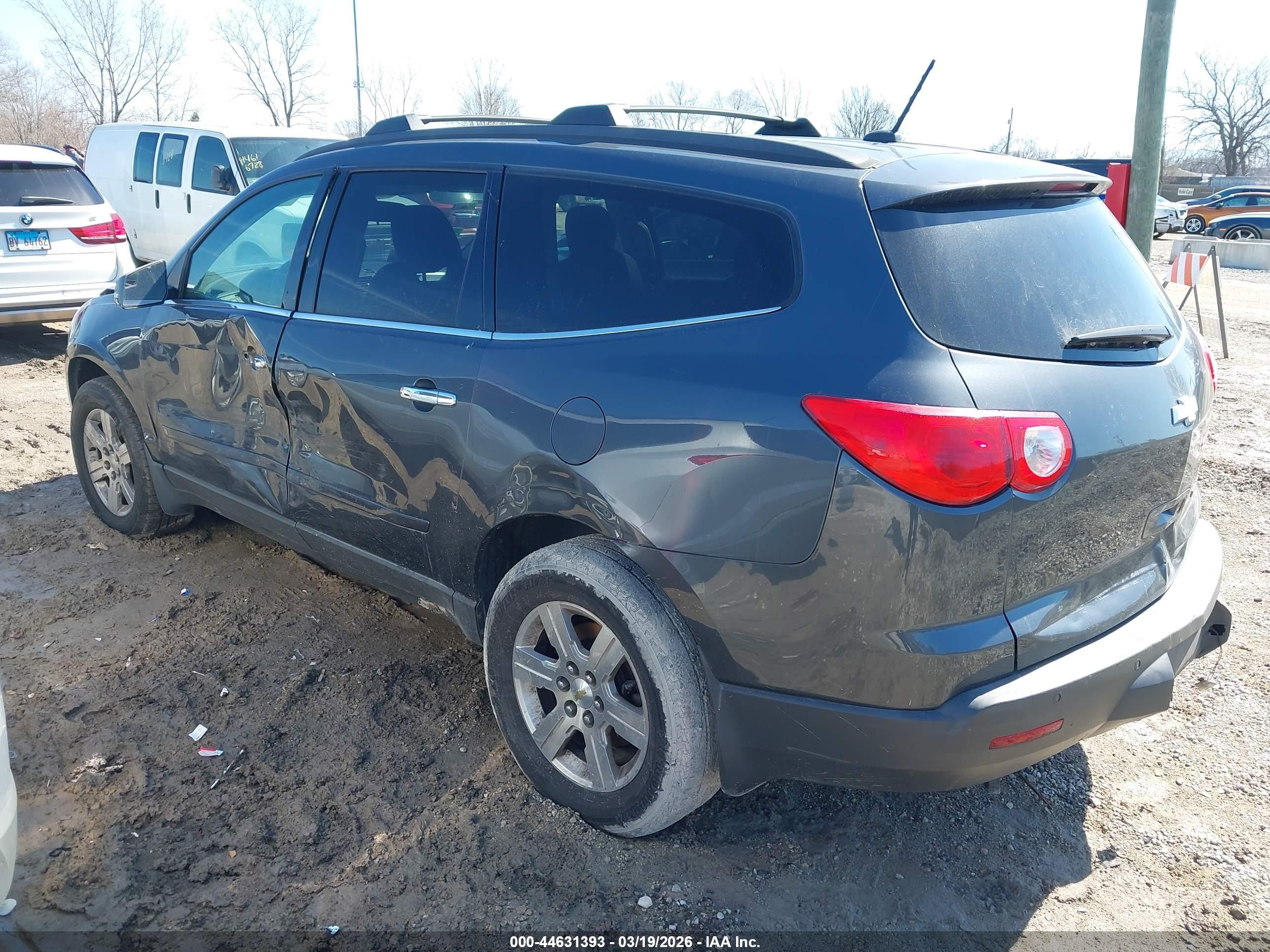 CHEVROLET TRAVERSE image 3