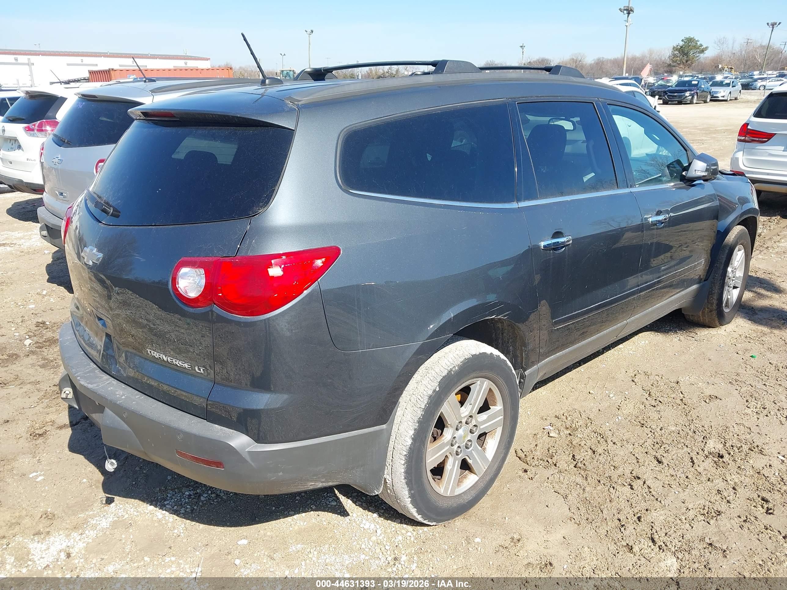 CHEVROLET TRAVERSE image 4