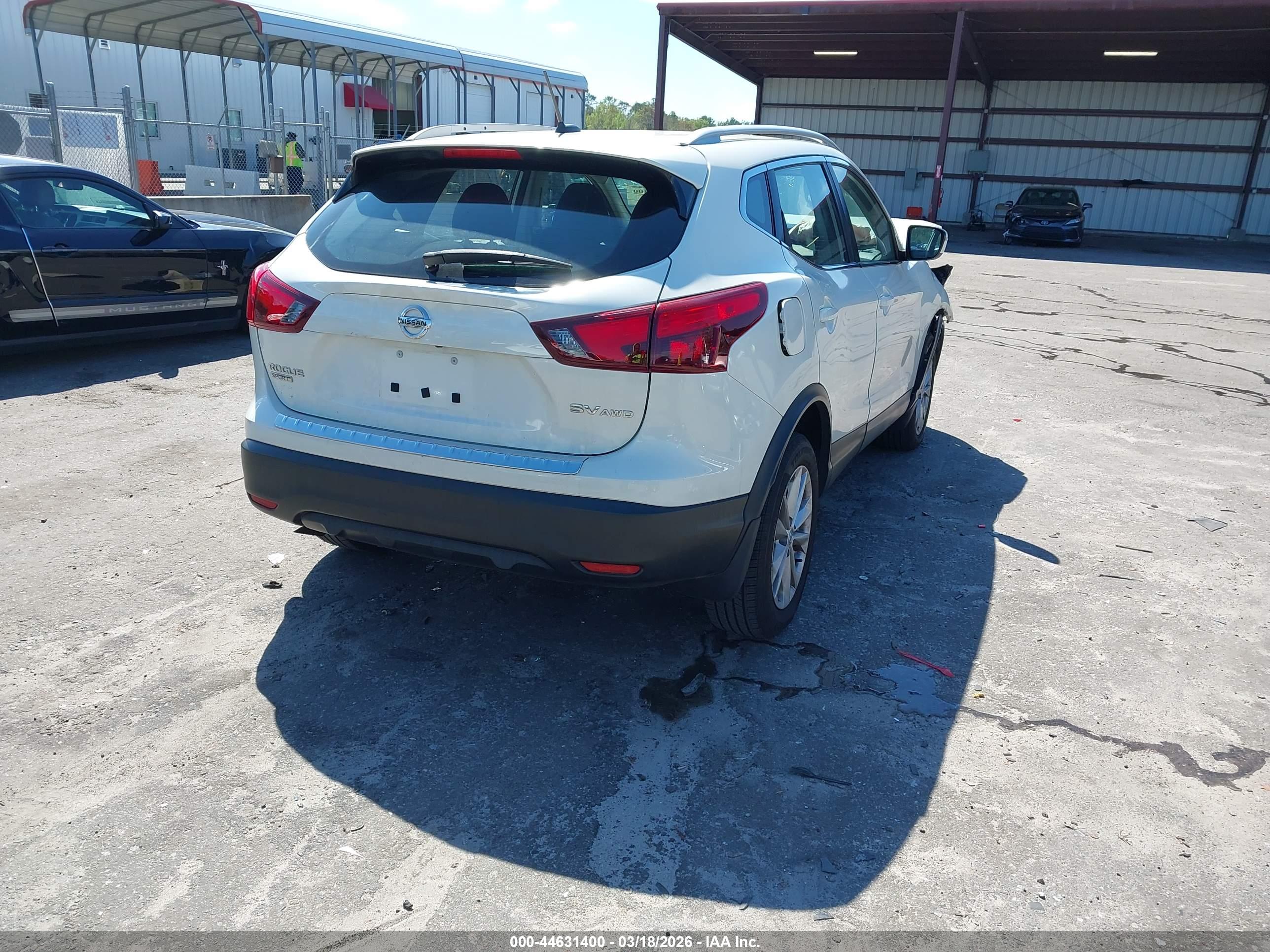 NISSAN ROGUE image 4