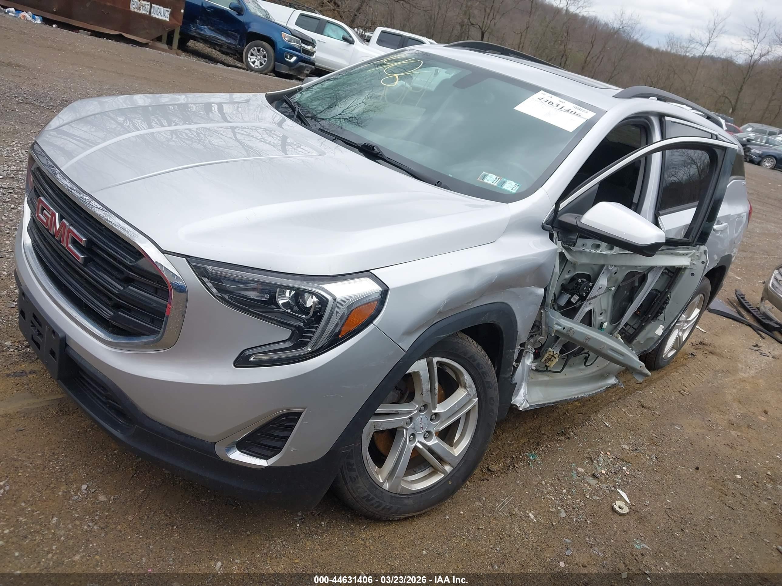 GMC TERRAIN image 2