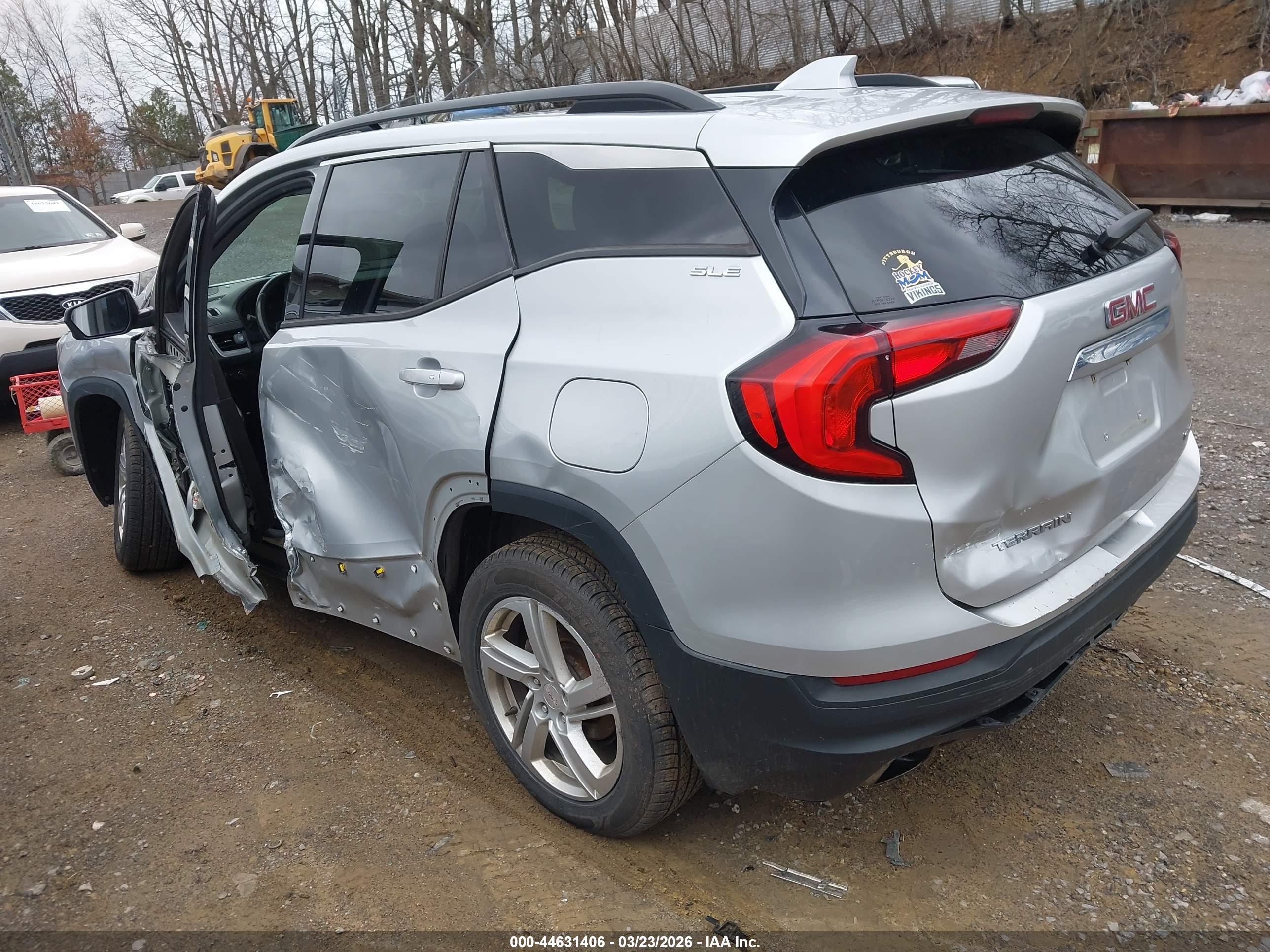GMC TERRAIN image 3