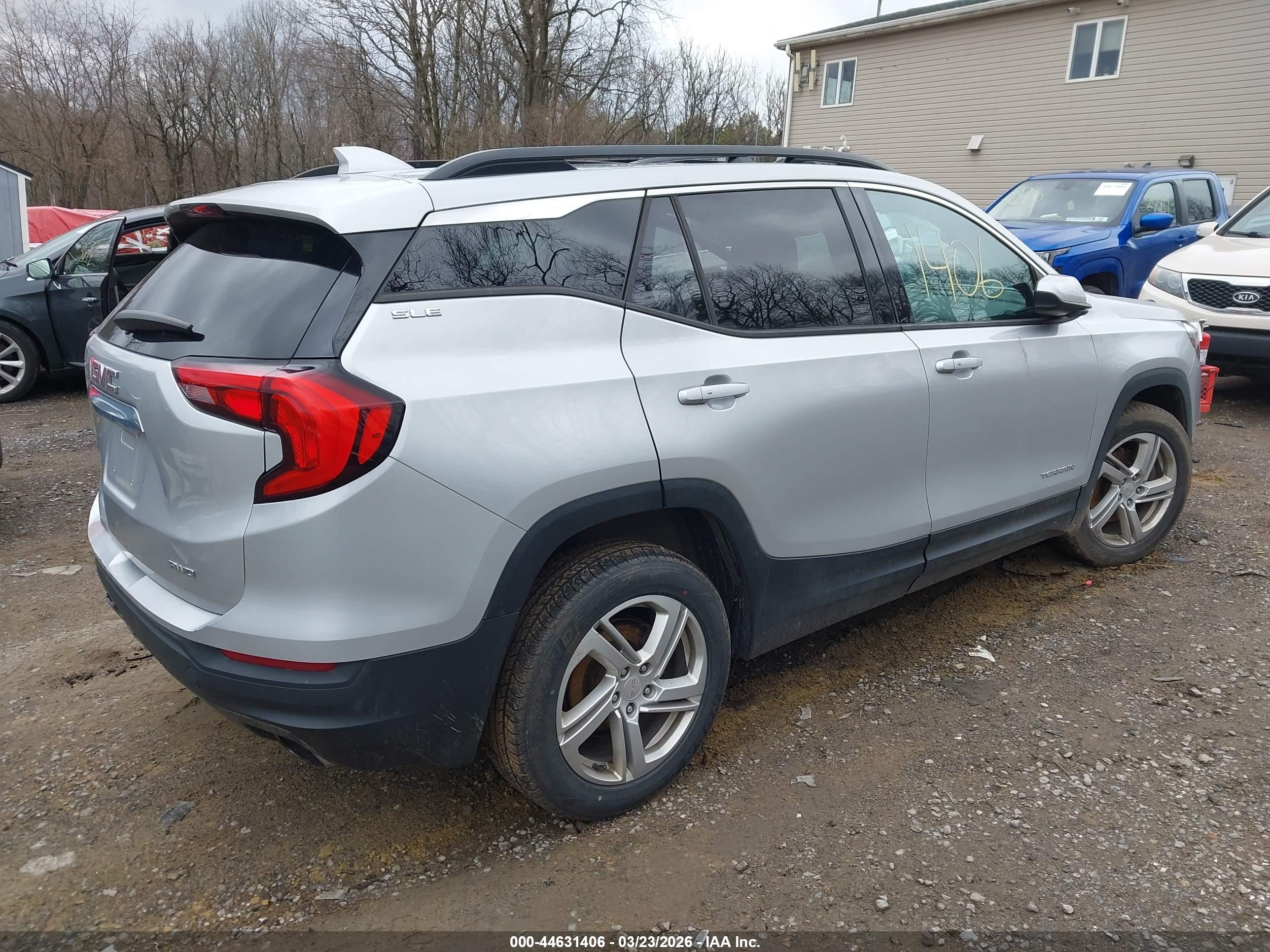 GMC TERRAIN image 4