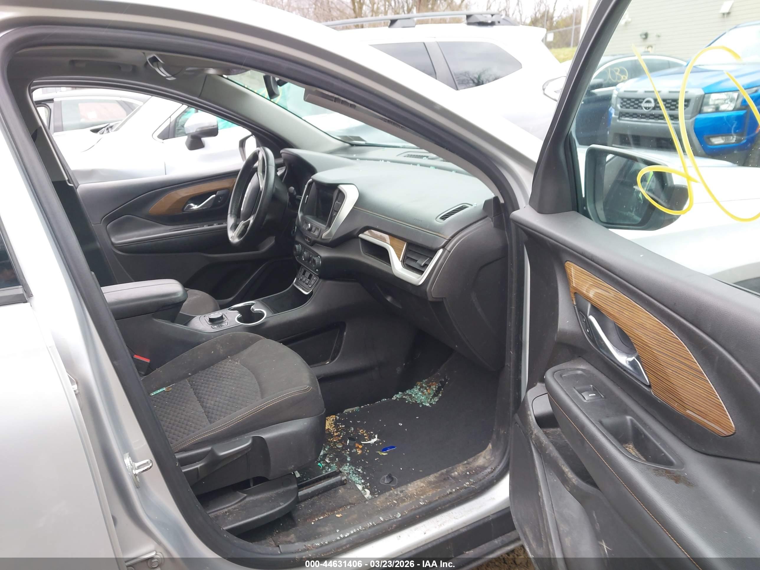 GMC TERRAIN image 5