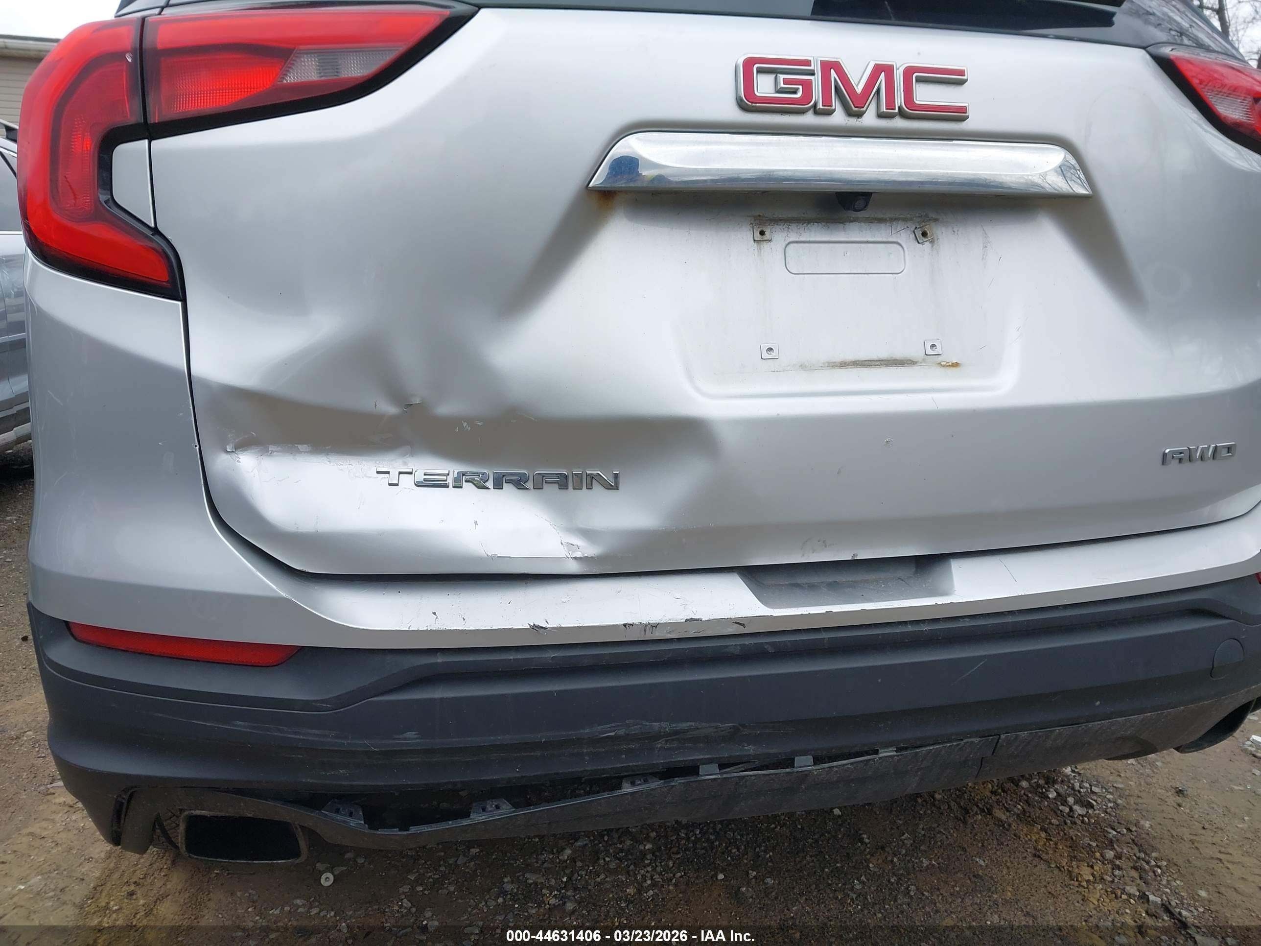 GMC TERRAIN image 6