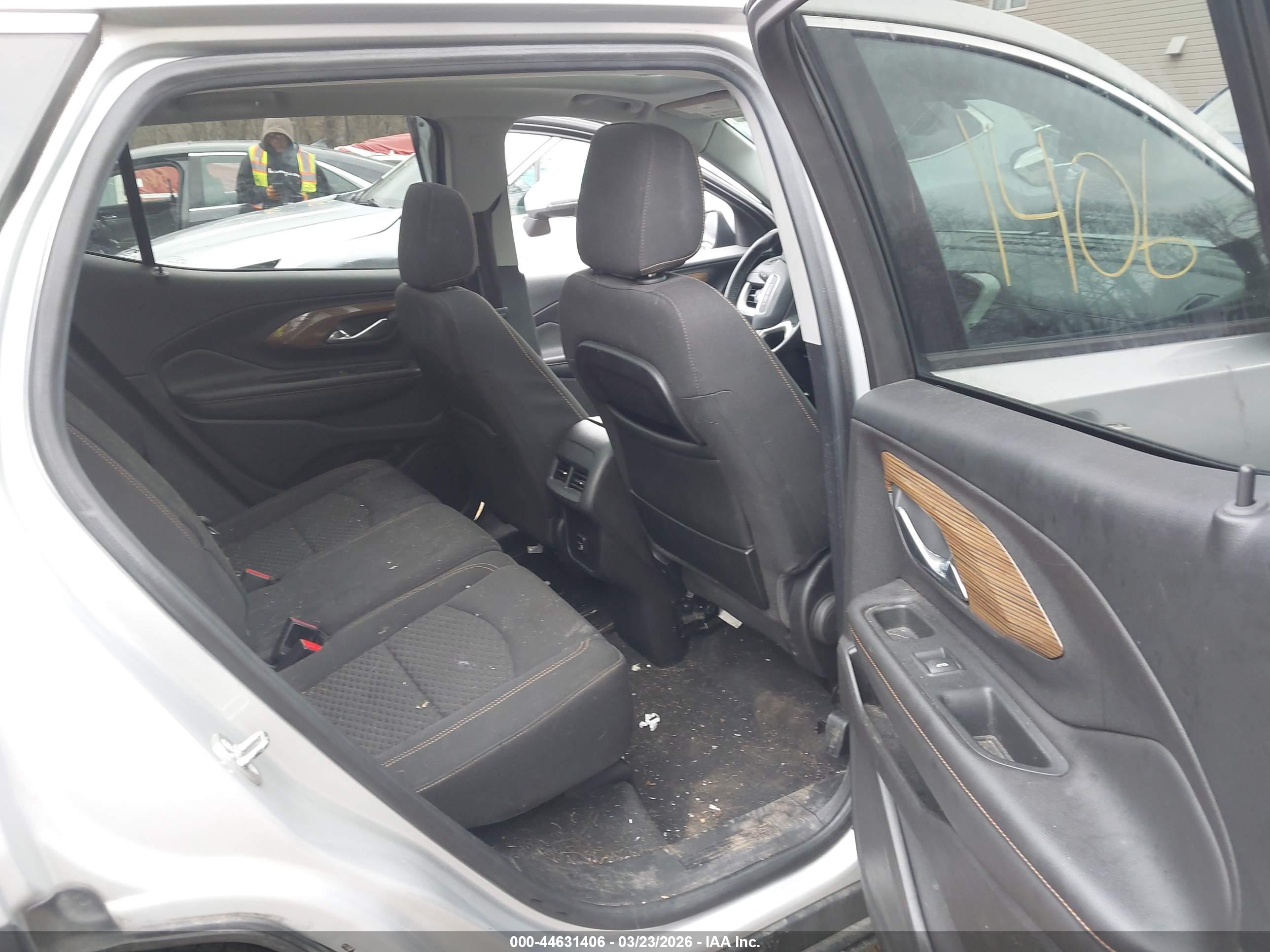 GMC TERRAIN image 8