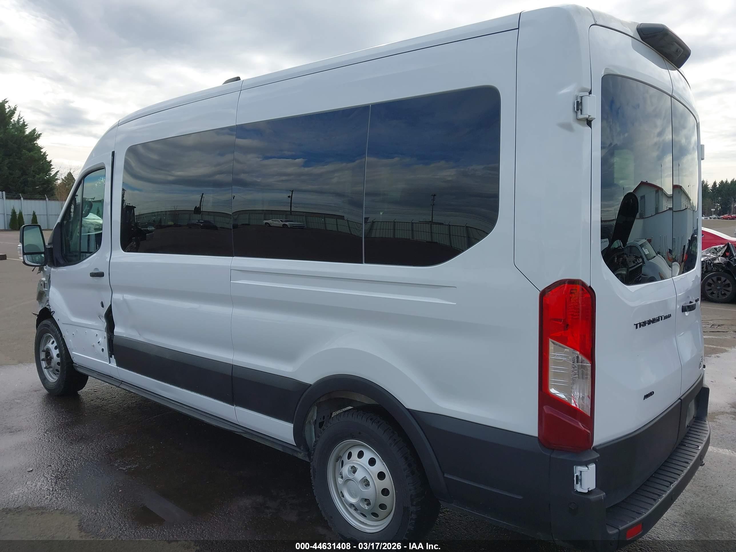 FORD TRANSIT-350 image 3