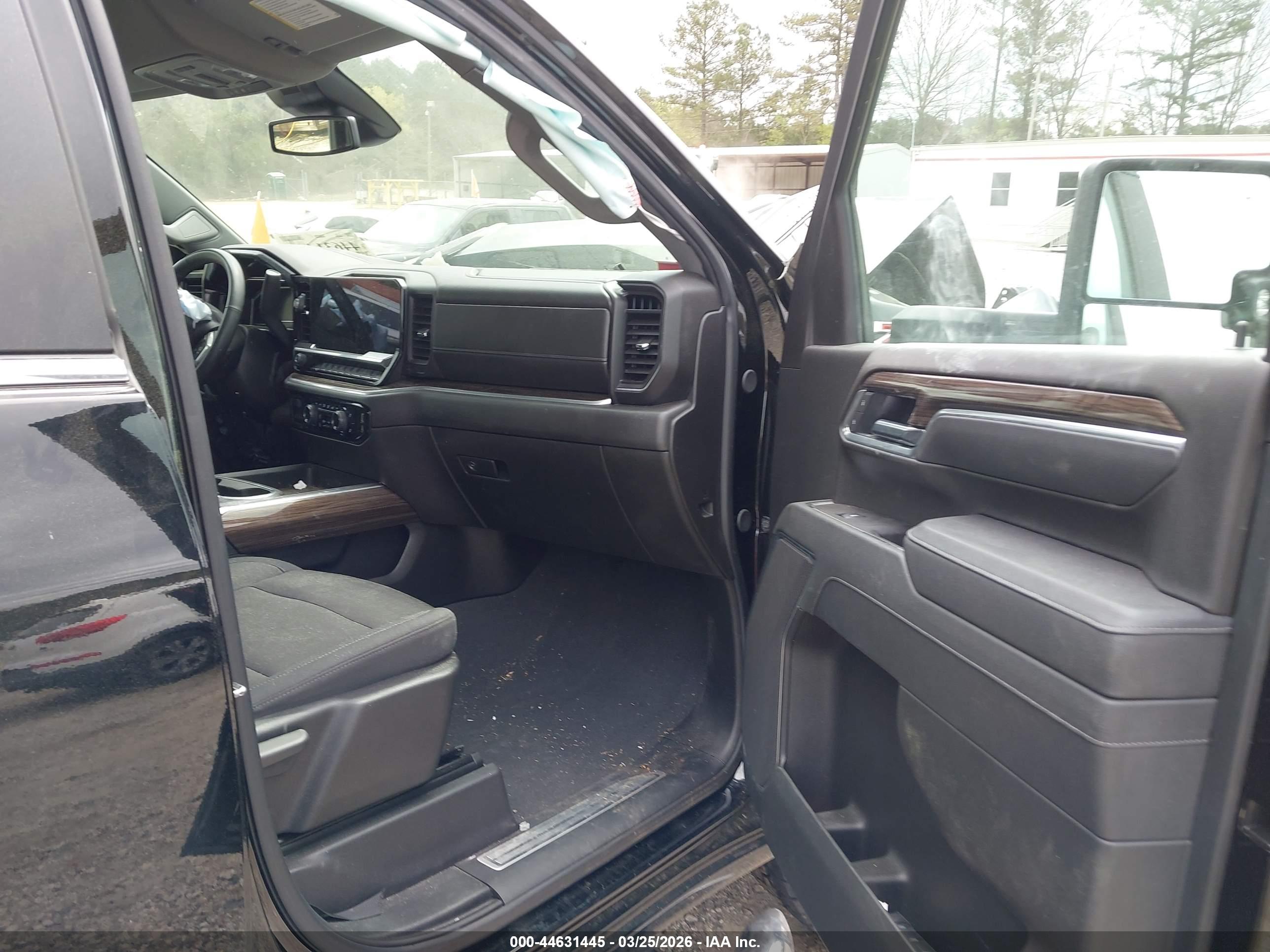CHEVROLET SILVERADO image 5