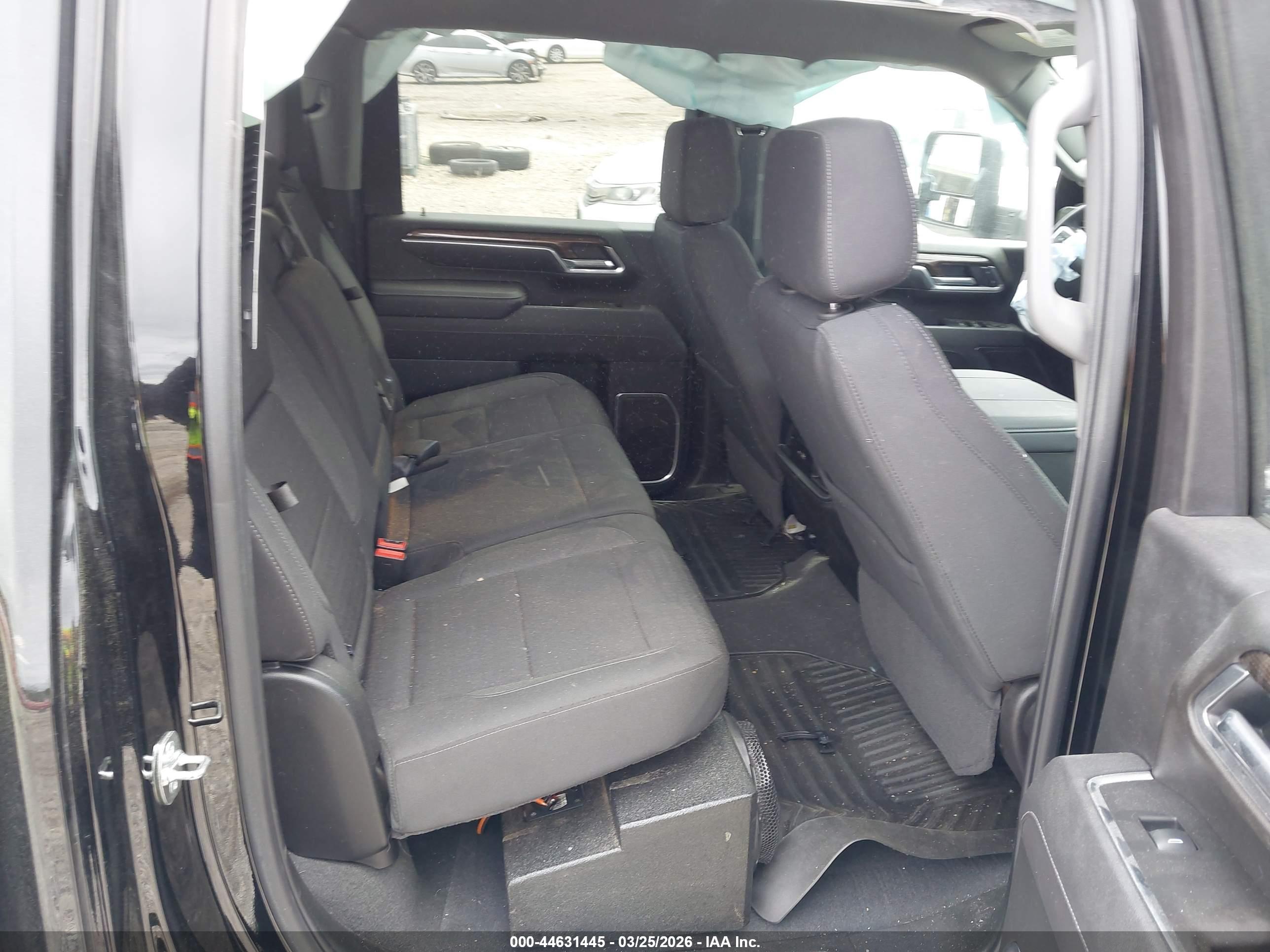 CHEVROLET SILVERADO image 8