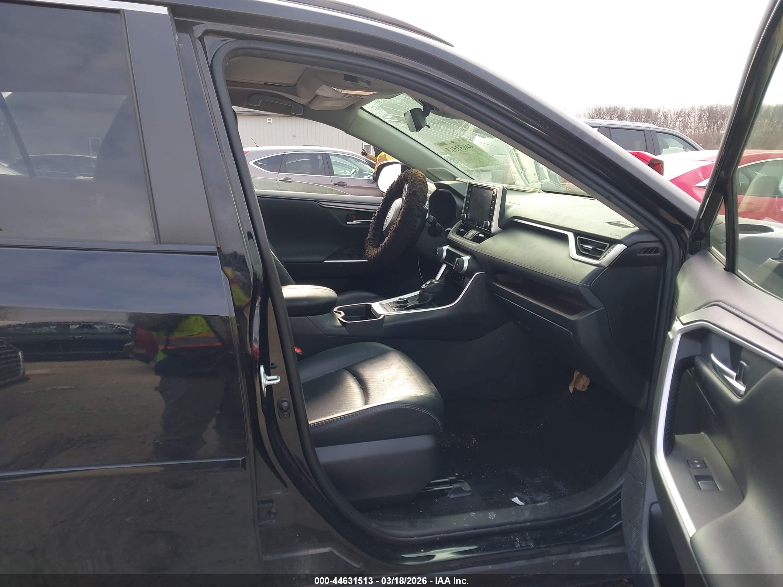 TOYOTA RAV4 image 5